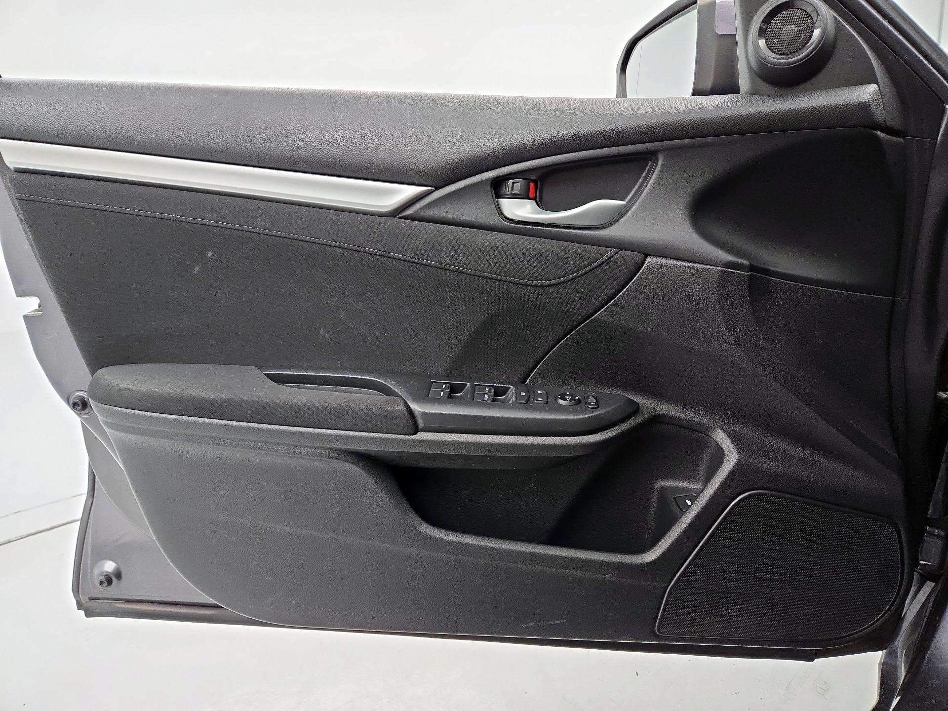 Thumbnail: 2016 Honda Civic - 12