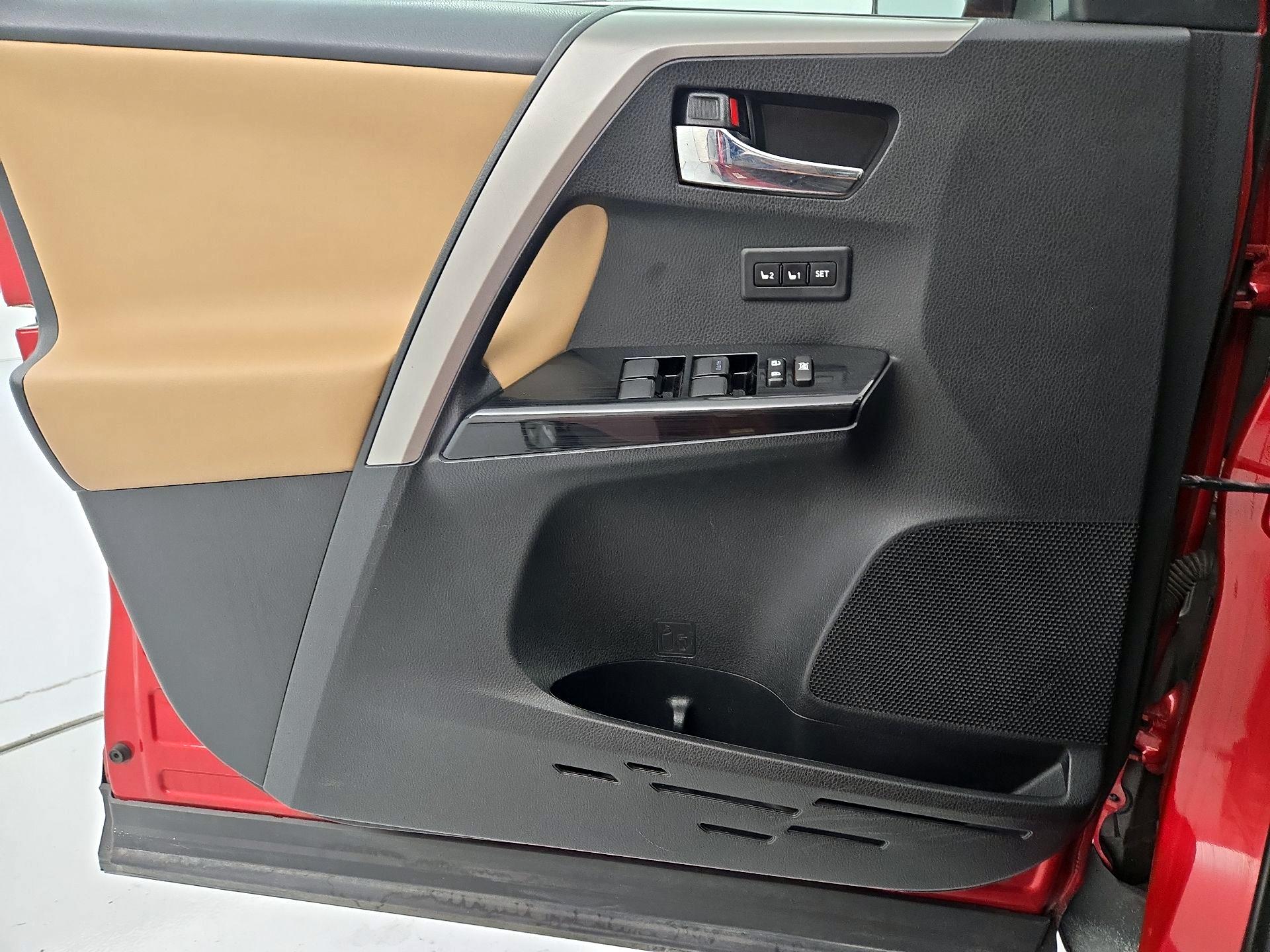 Thumbnail: 2016 Toyota RAV4 - 12