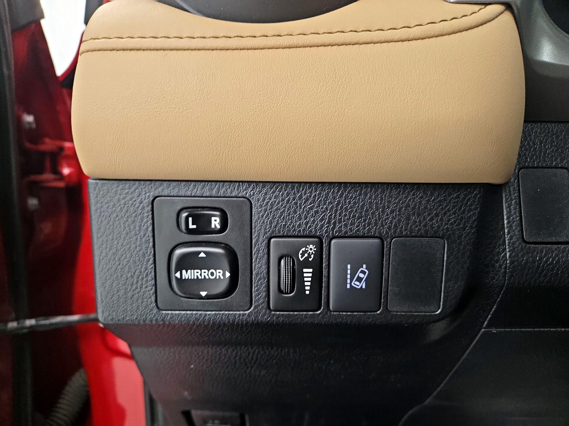 Thumbnail: 2016 Toyota RAV4 - 13