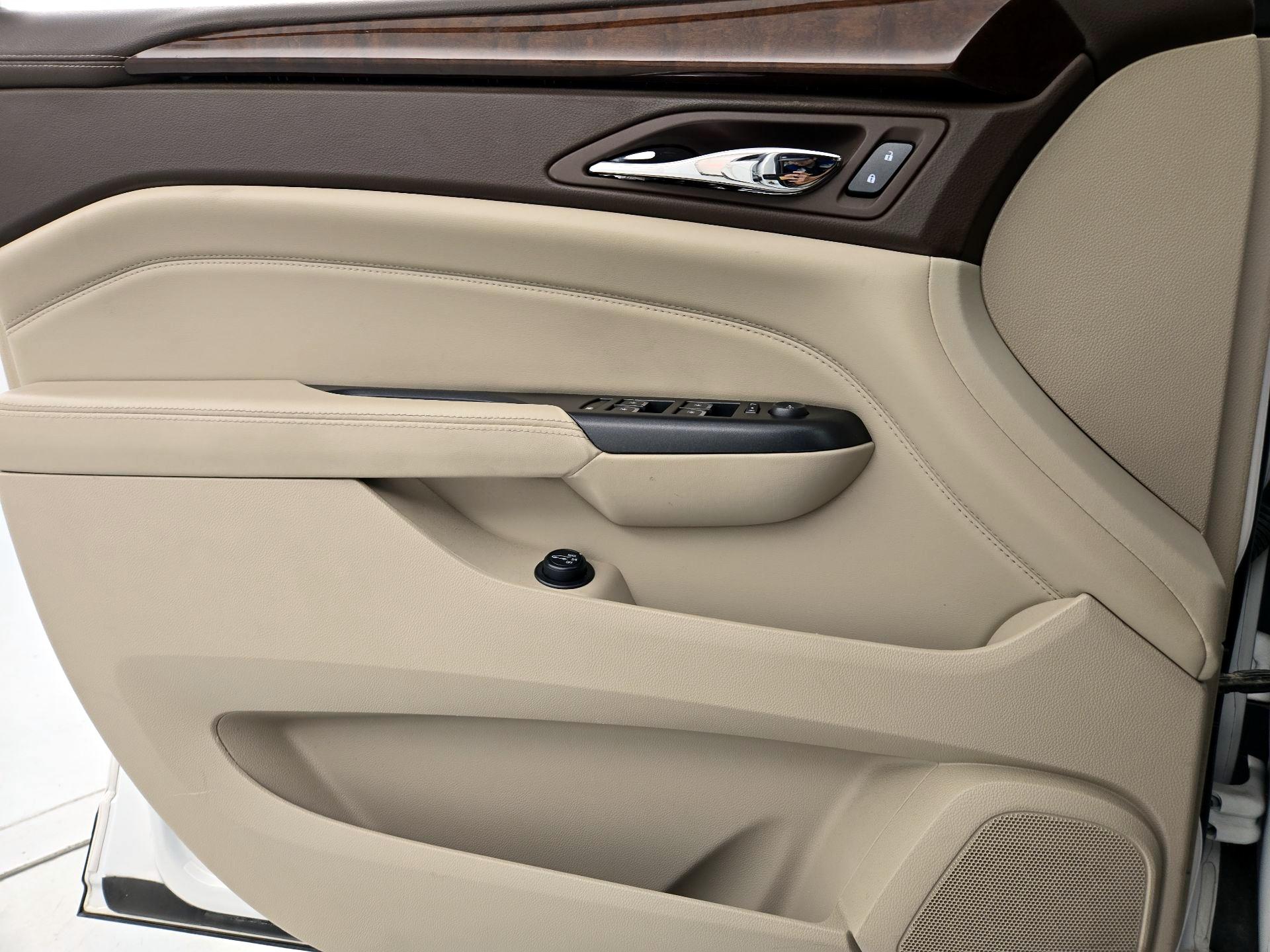 Thumbnail: 2016 Cadillac SRX - 12