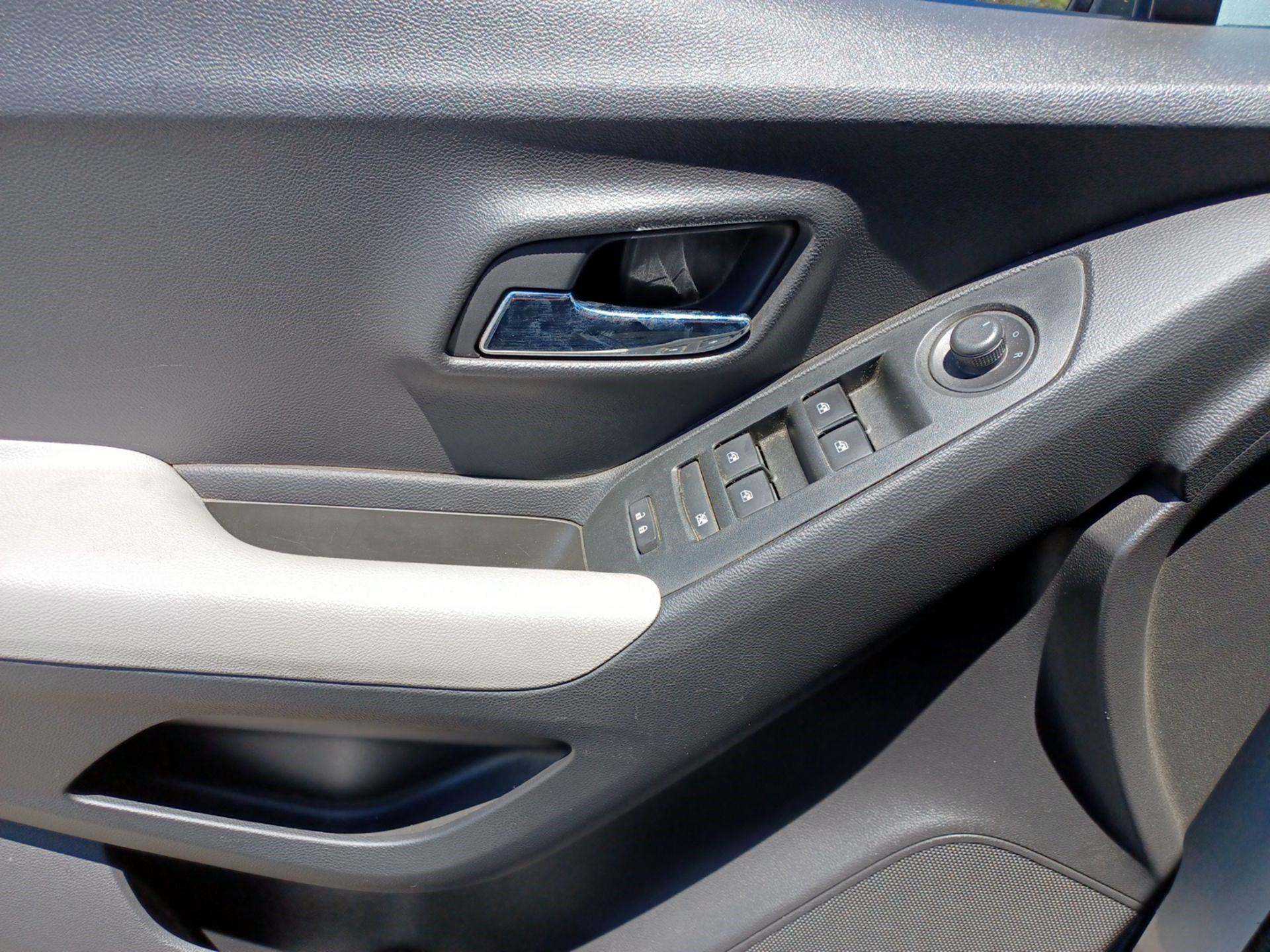 Thumbnail: 2020 Chevrolet Trax - 10
