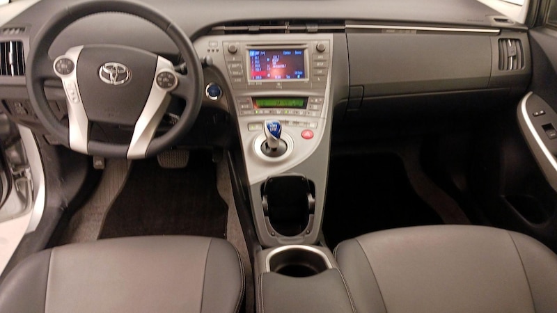 2015 Toyota Prius Four 9