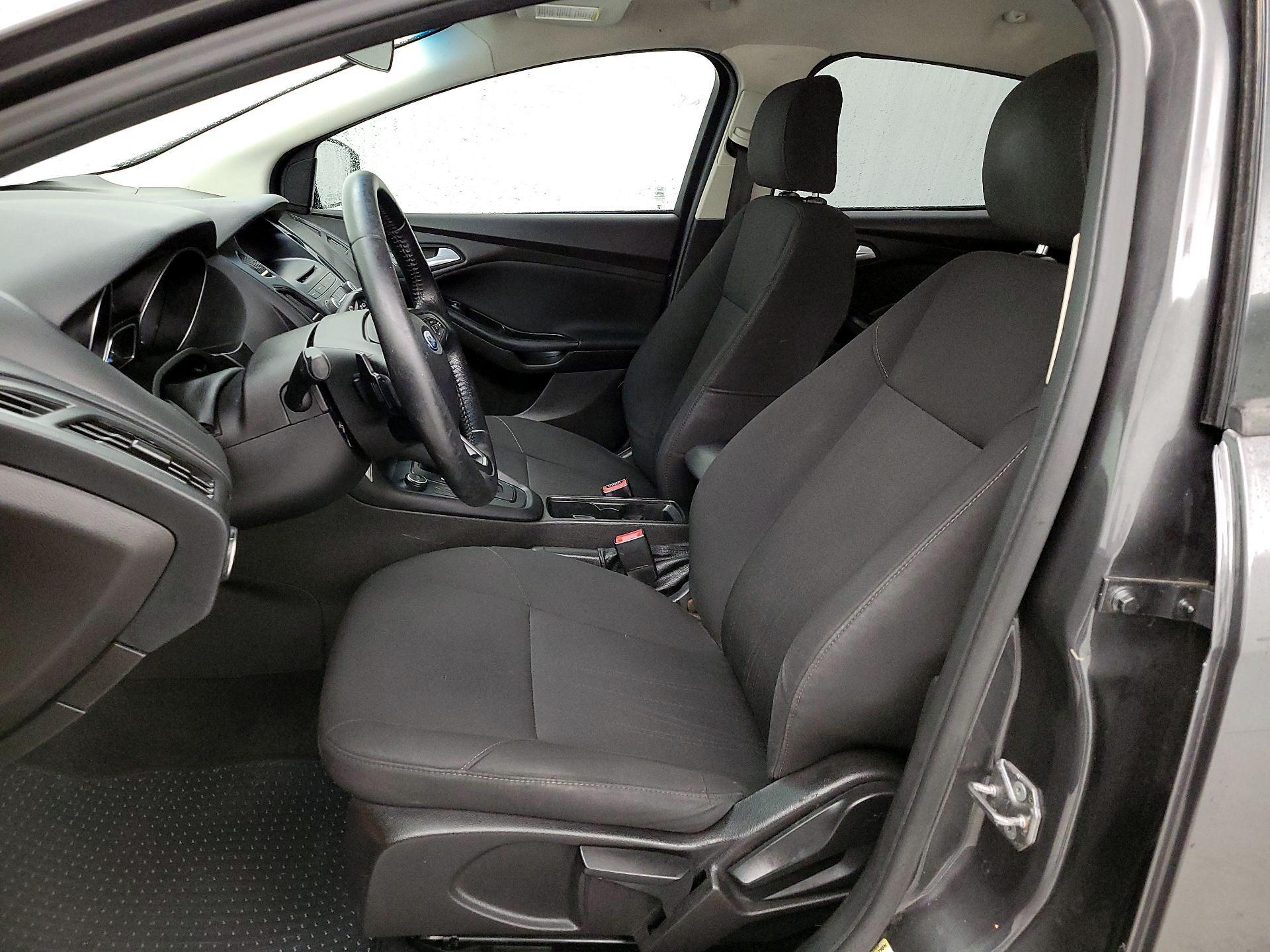 Thumbnail: 2016 Ford Focus - 9