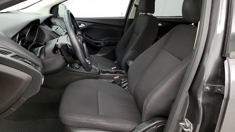 2016 Ford Focus SE 9