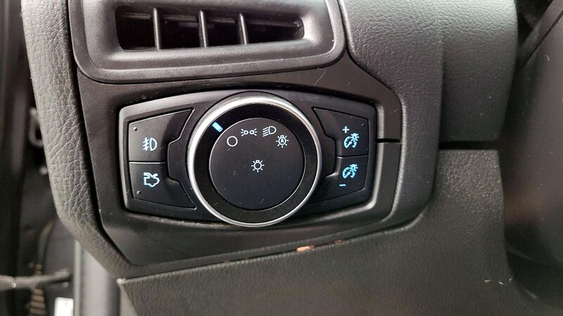 2016 Ford Focus SE 11