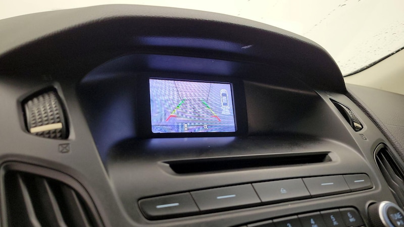 2016 Ford Focus SE 12
