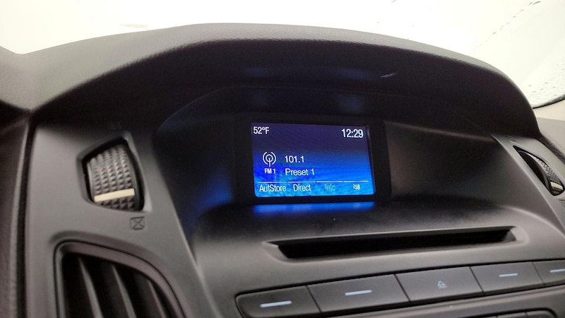 2016 Ford Focus SE 13