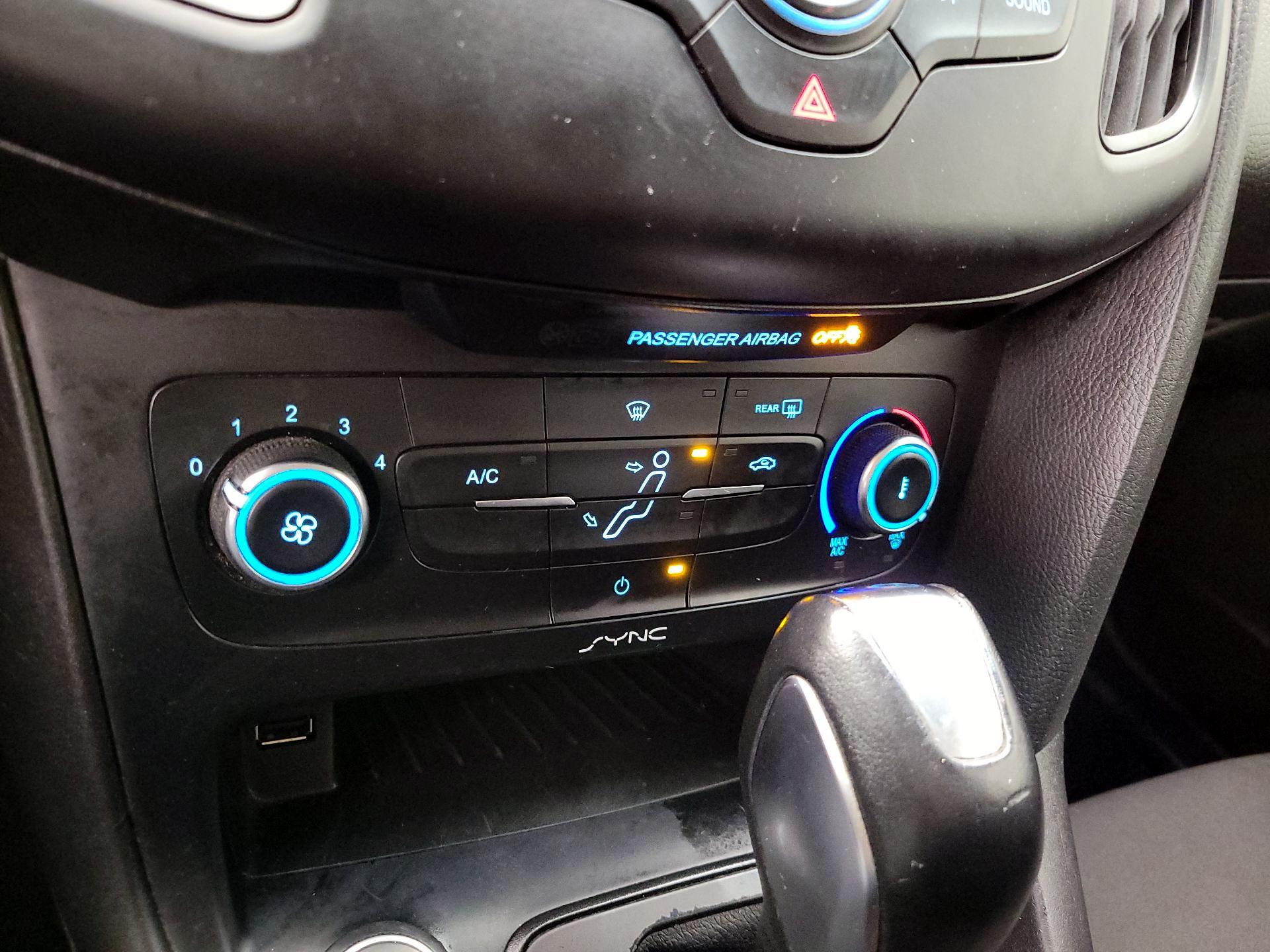 Thumbnail: 2016 Ford Focus - 14