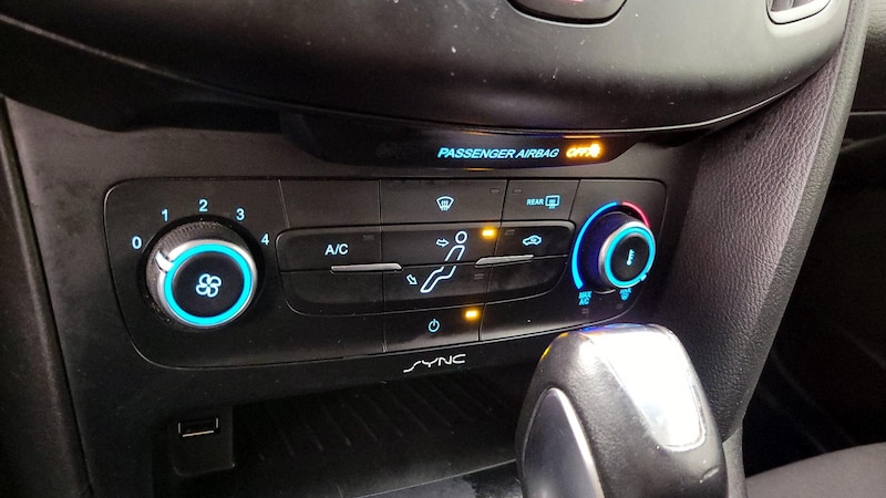 2016 Ford Focus SE 14