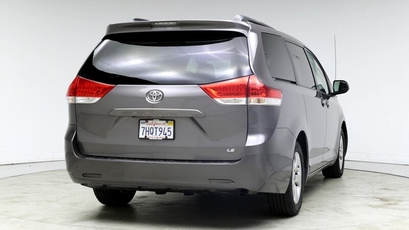 2014 Toyota Sienna LE 8