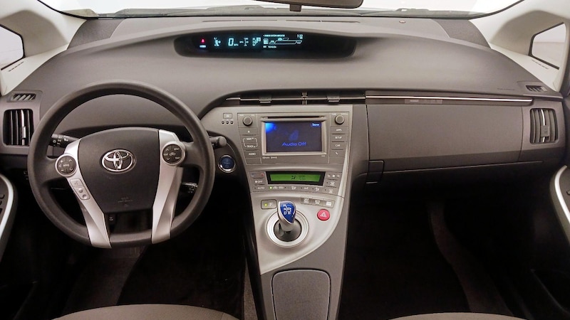 2015 Toyota Prius Two 9