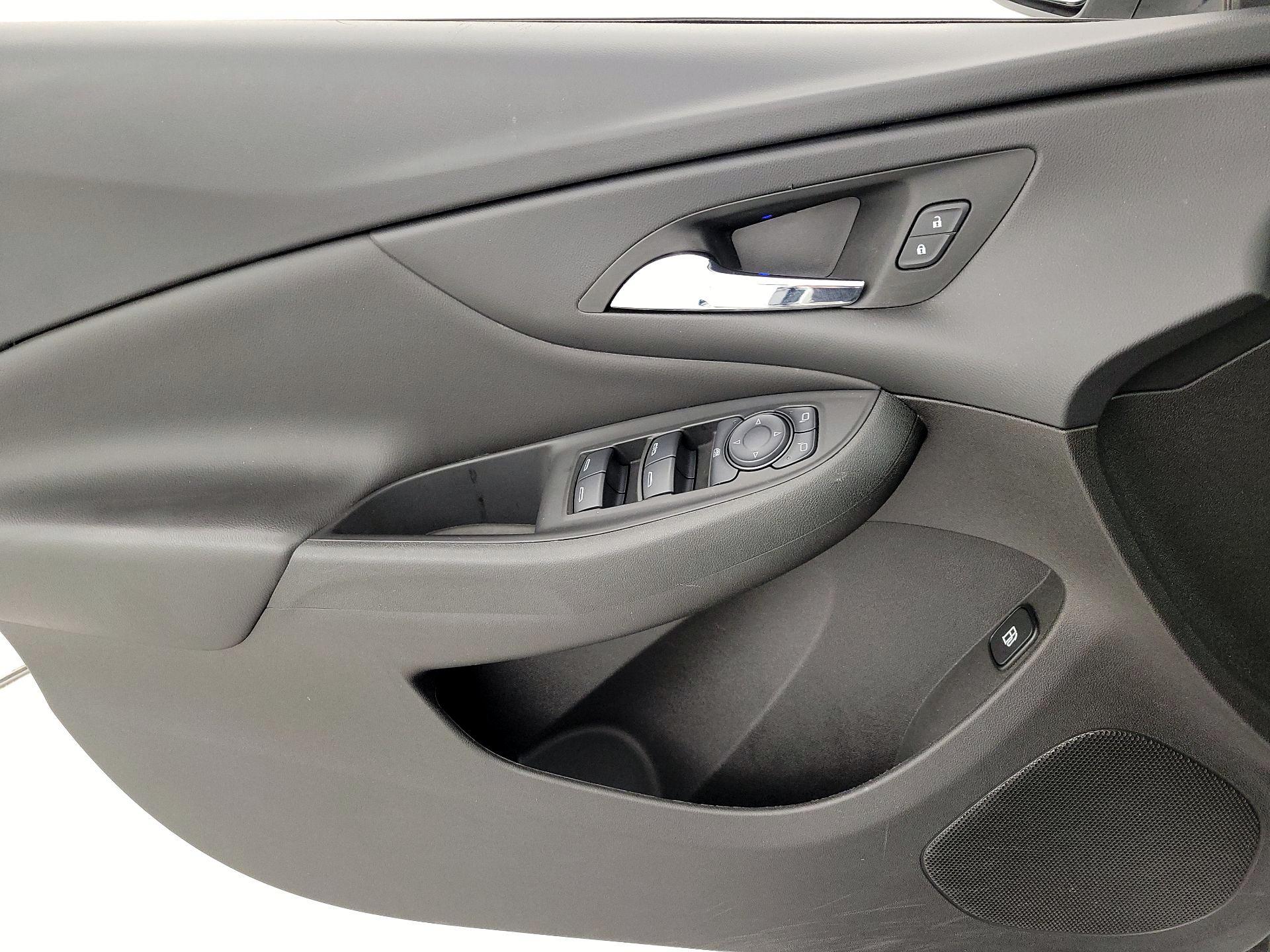 Thumbnail: 2016 Chevrolet Volt - 12