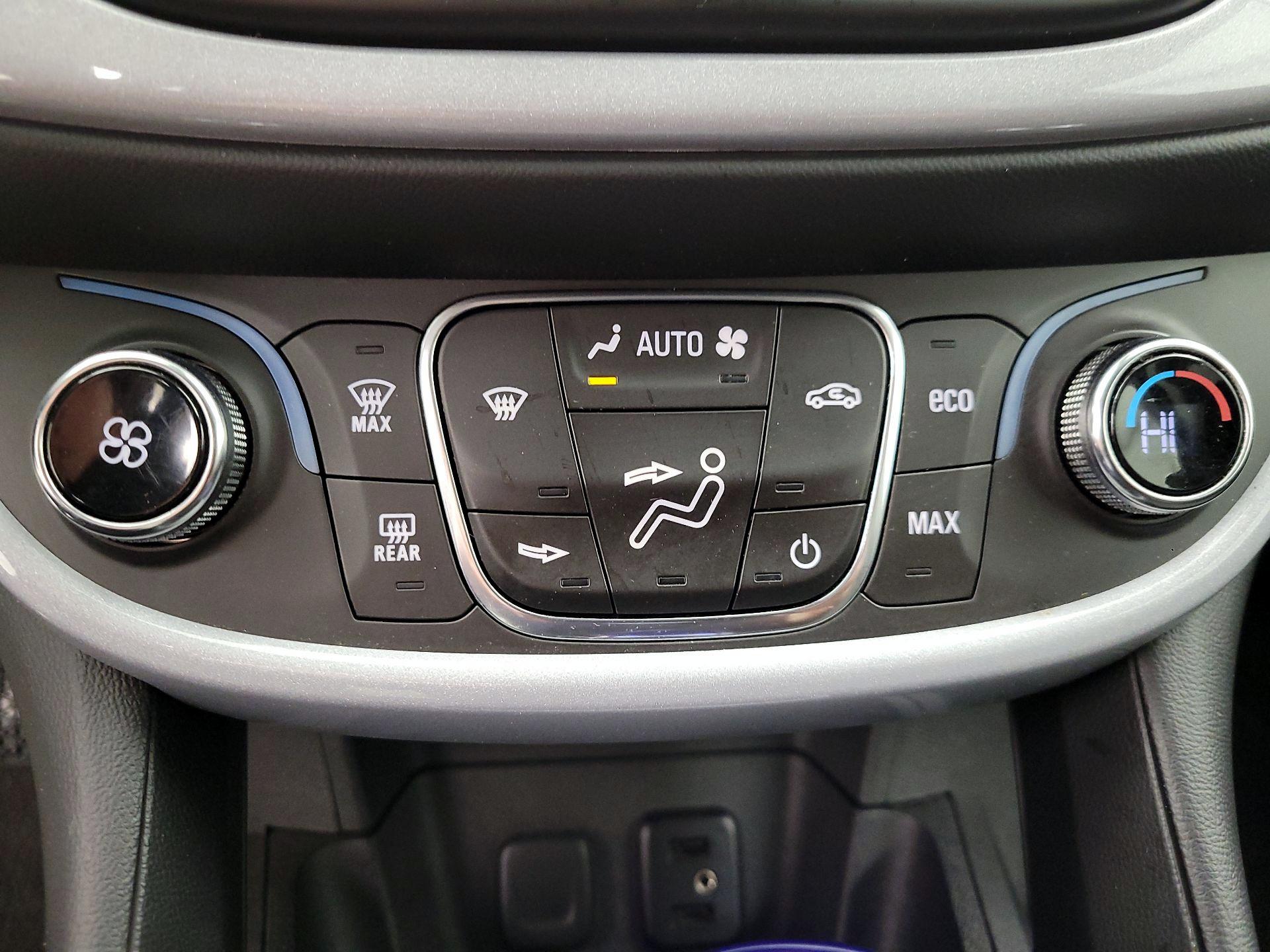 Thumbnail: 2016 Chevrolet Volt - 16