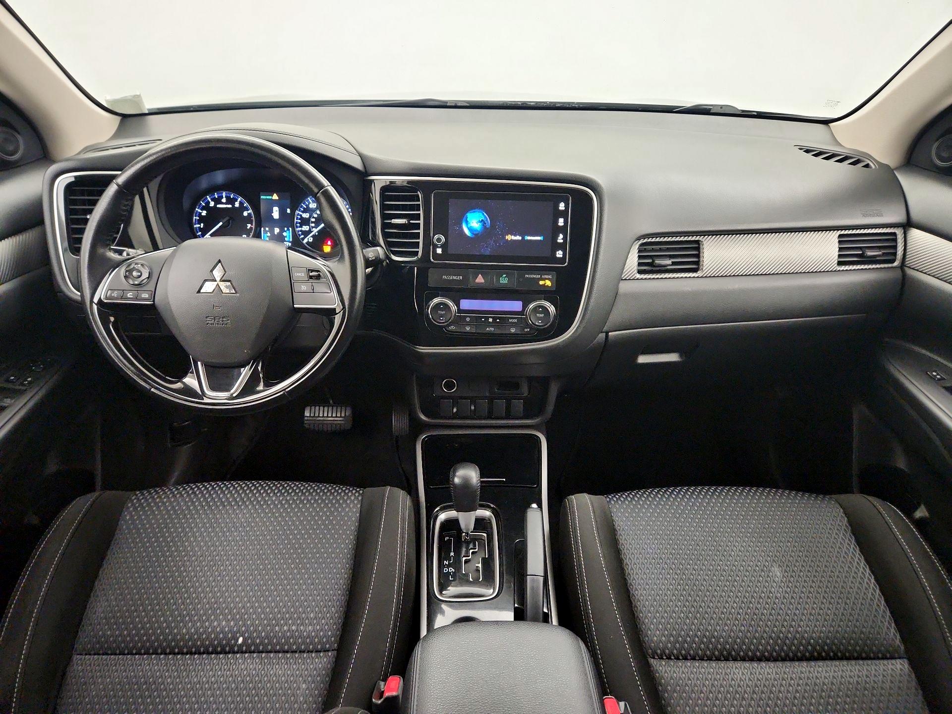 Thumbnail: 2017 Mitsubishi Outlander - 9