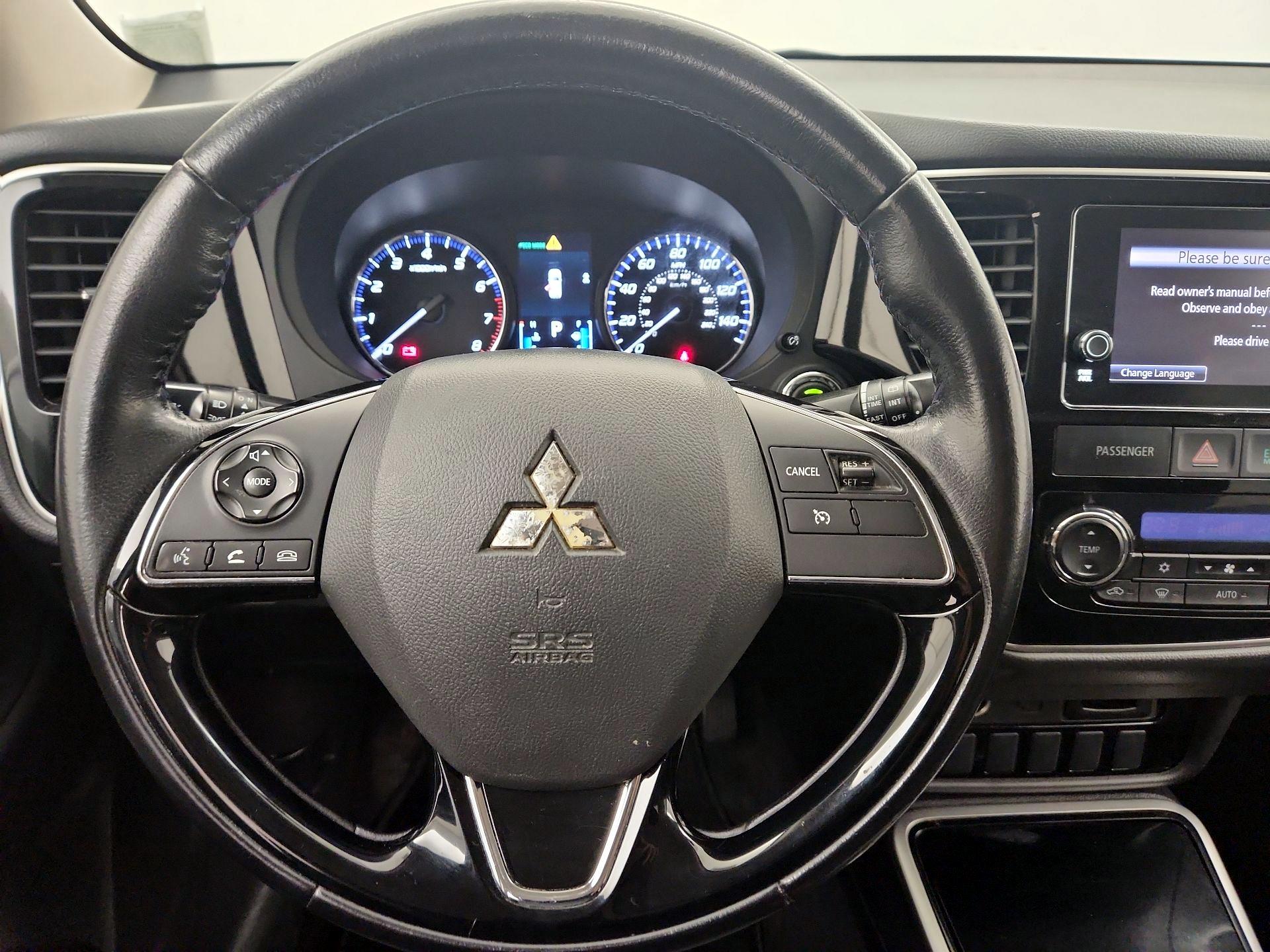 Thumbnail: 2017 Mitsubishi Outlander - 10