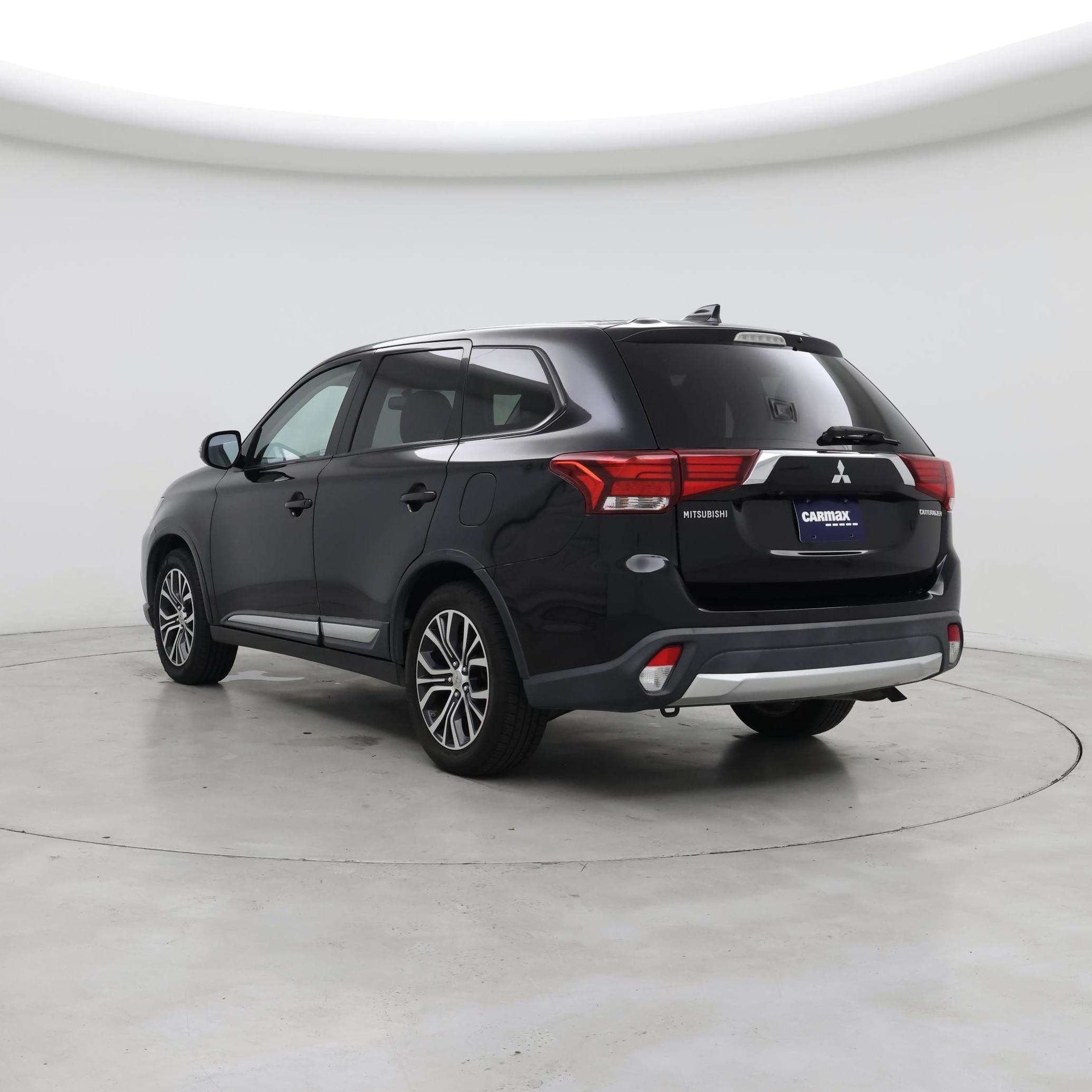 Thumbnail: 2017 Mitsubishi Outlander - 2