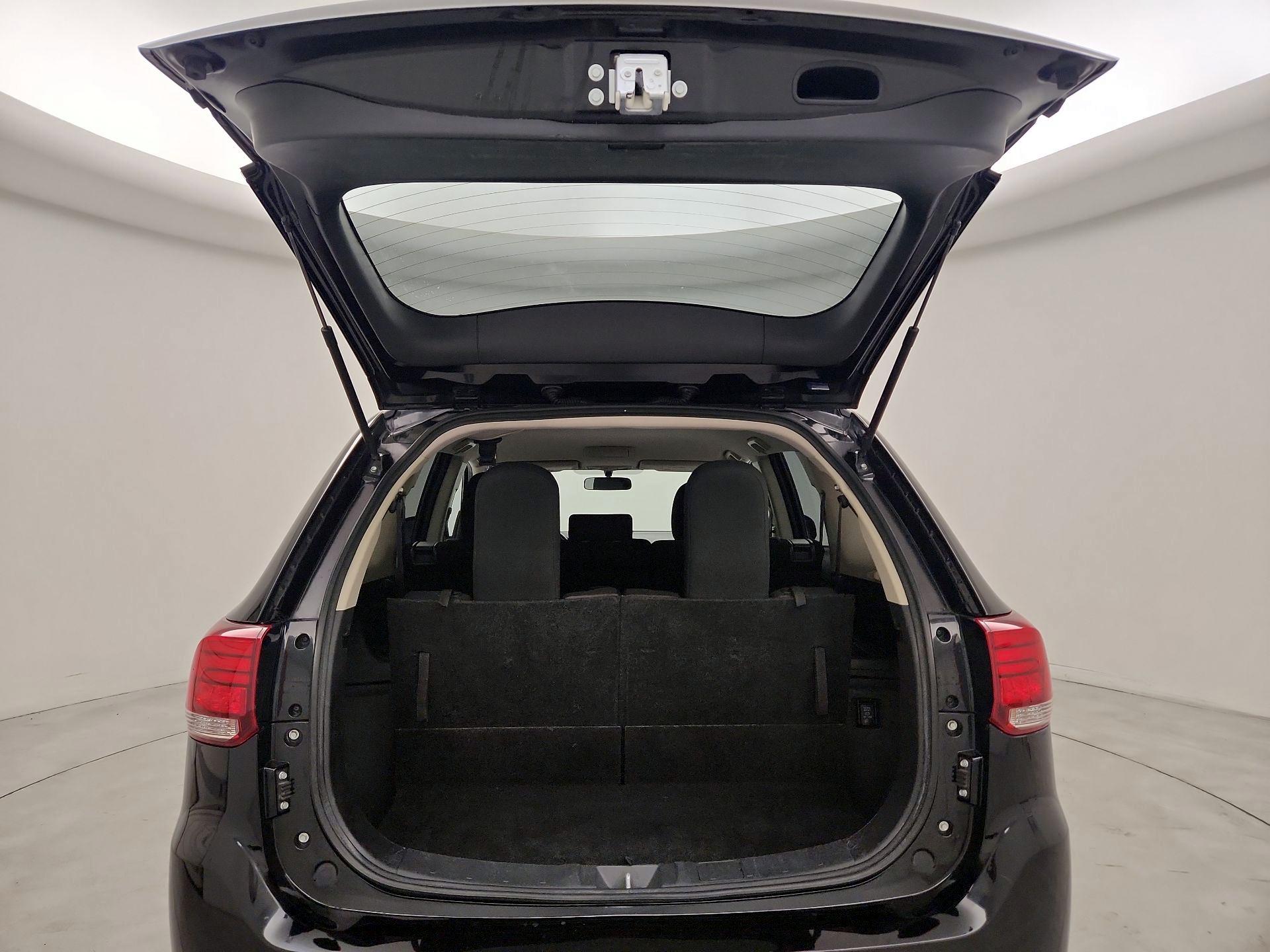 Thumbnail: 2017 Mitsubishi Outlander - 19