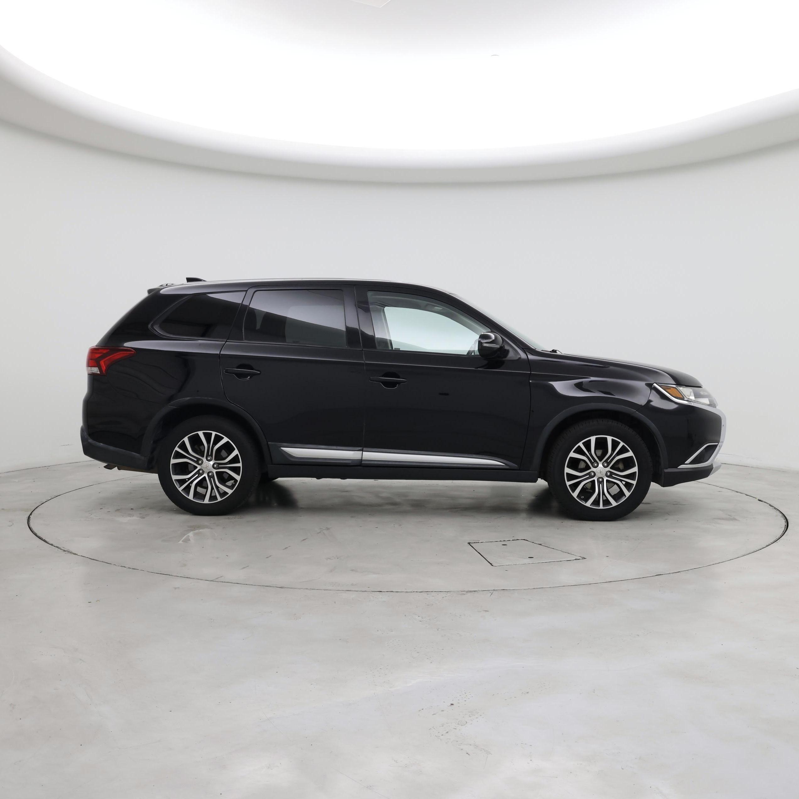 Thumbnail: 2017 Mitsubishi Outlander - 7