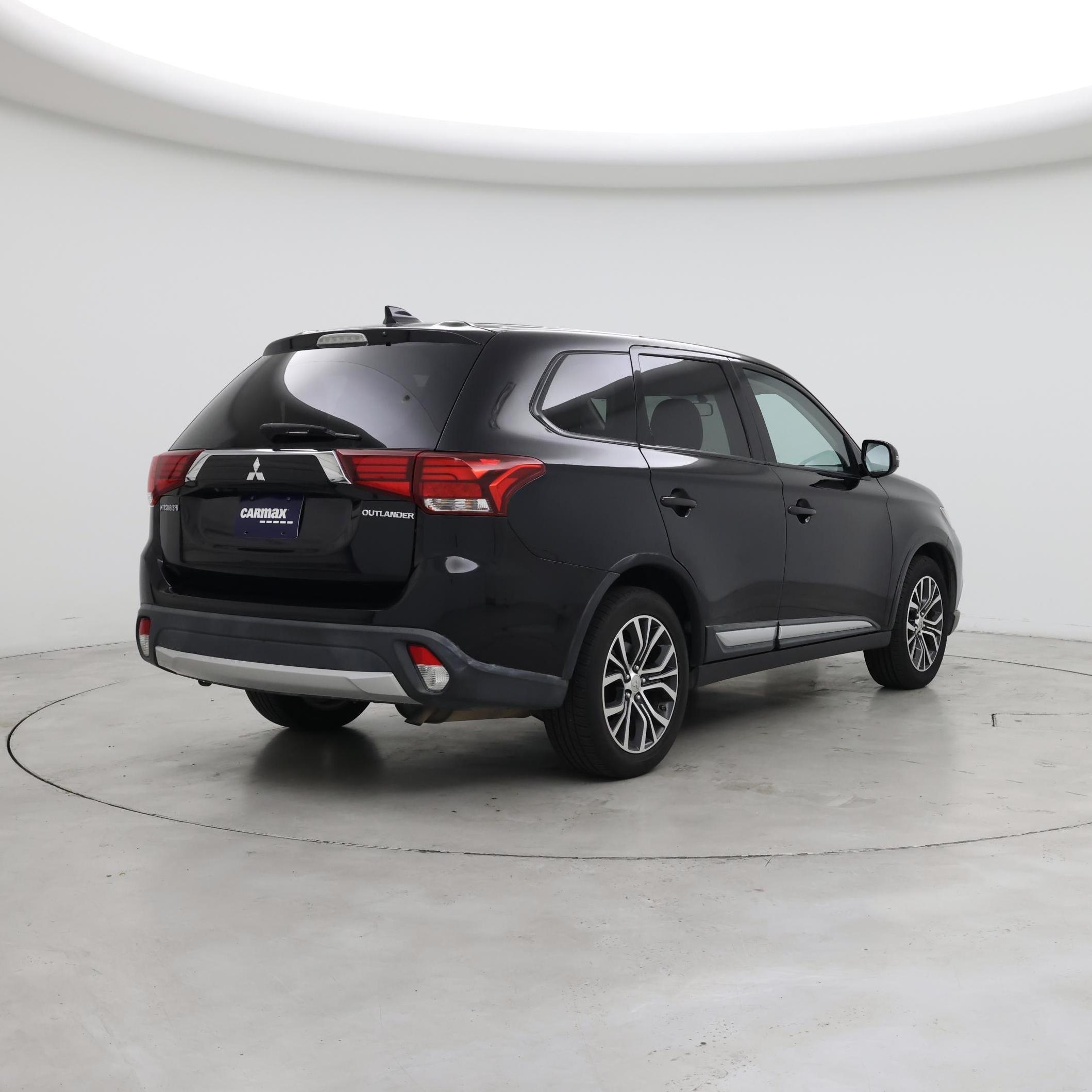 Thumbnail: 2017 Mitsubishi Outlander - 8