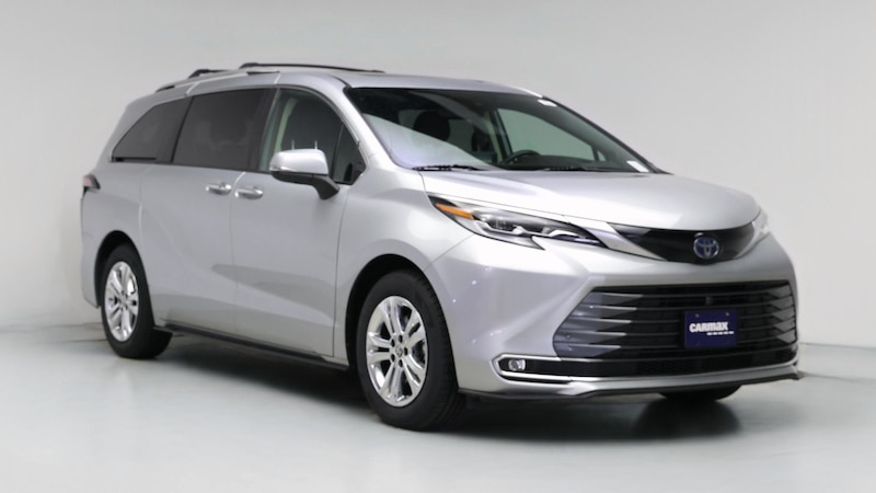 2022 Toyota Sienna Platinum Hero Image