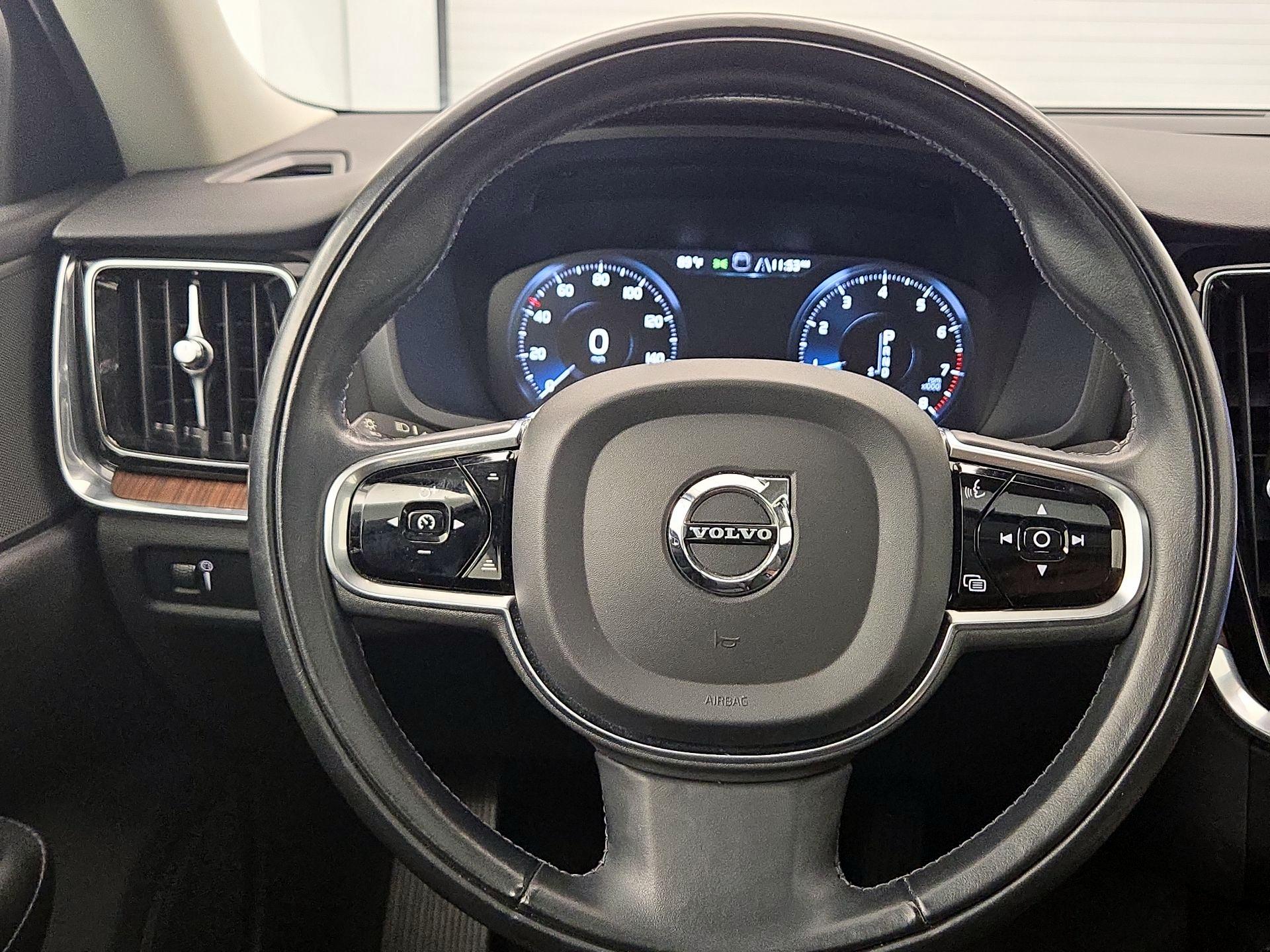 Thumbnail: 2021 Volvo S60 - 10