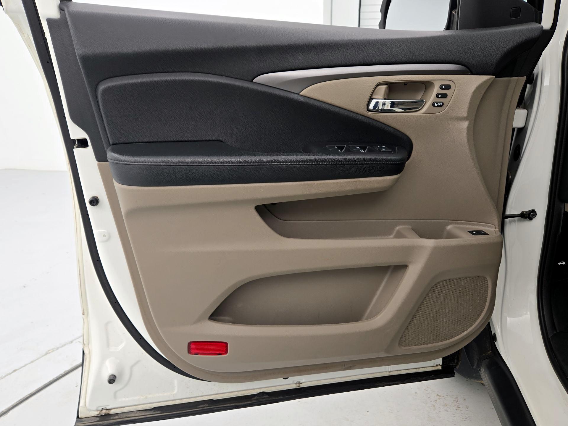 Thumbnail: 2019 Honda Pilot - 12
