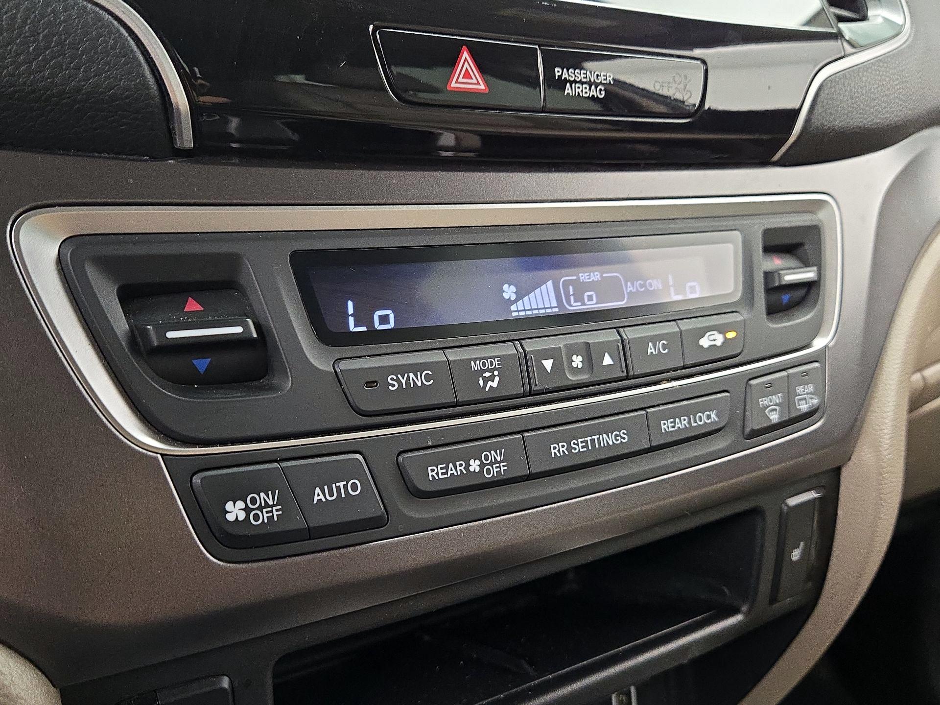 Thumbnail: 2019 Honda Pilot - 16