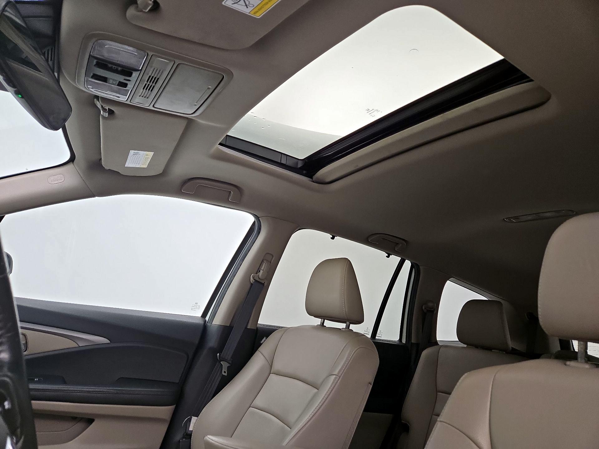 Thumbnail: 2019 Honda Pilot - 19