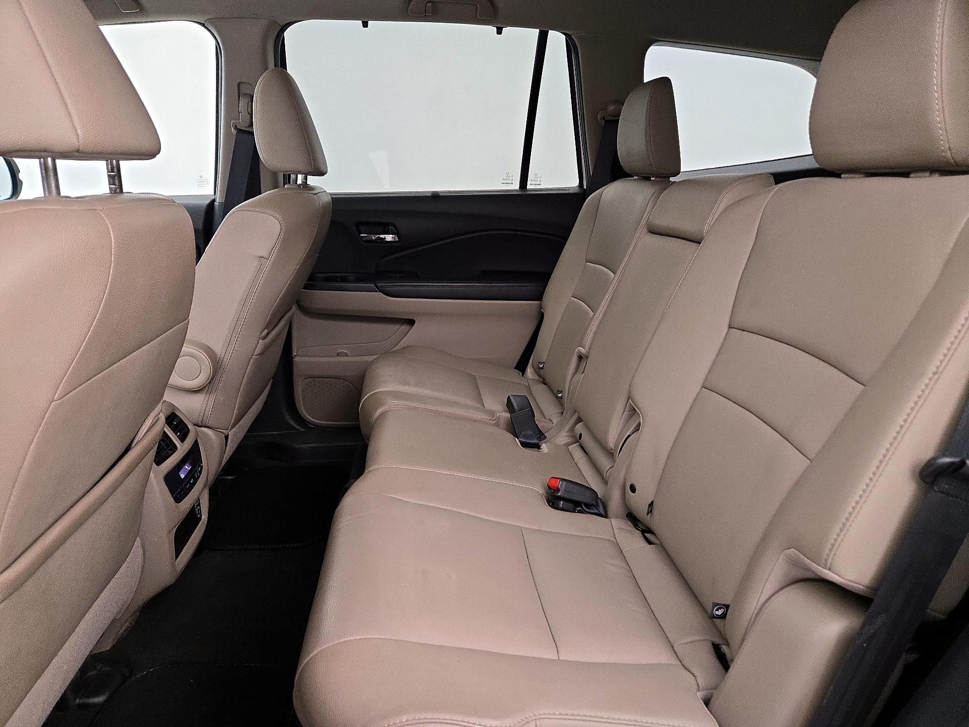 Thumbnail: 2019 Honda Pilot - 20