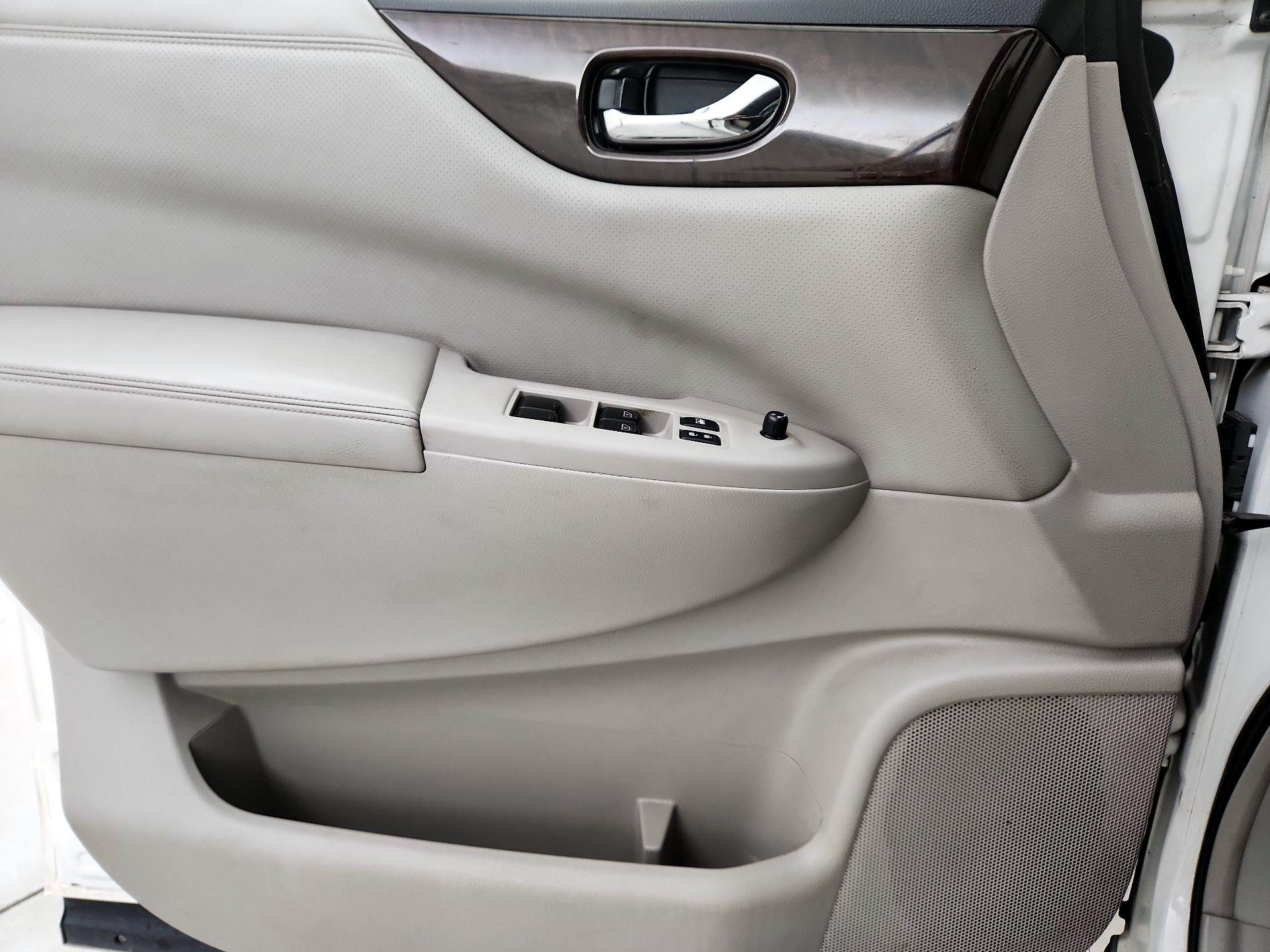 Thumbnail: 2014 Nissan Quest - 12