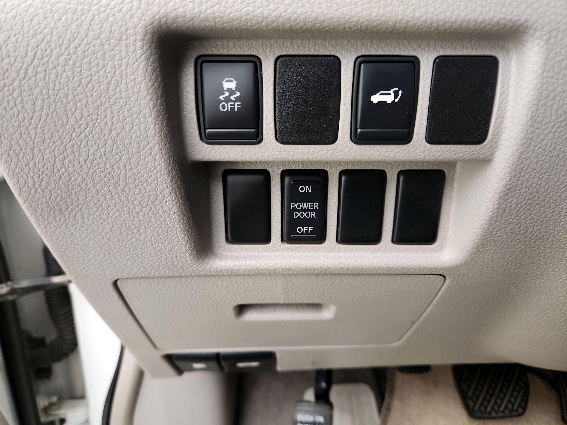 Thumbnail: 2014 Nissan Quest - 13