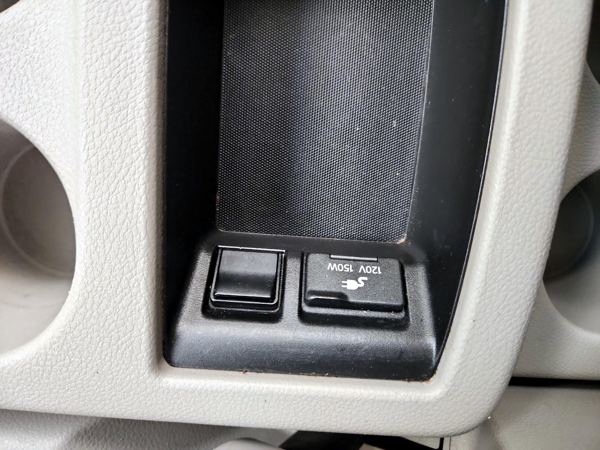 Thumbnail: 2014 Nissan Quest - 18