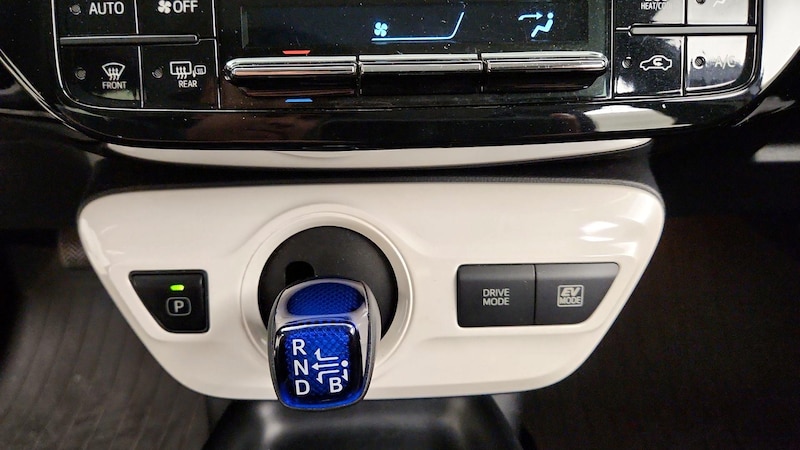 2016 Toyota Prius Two 15