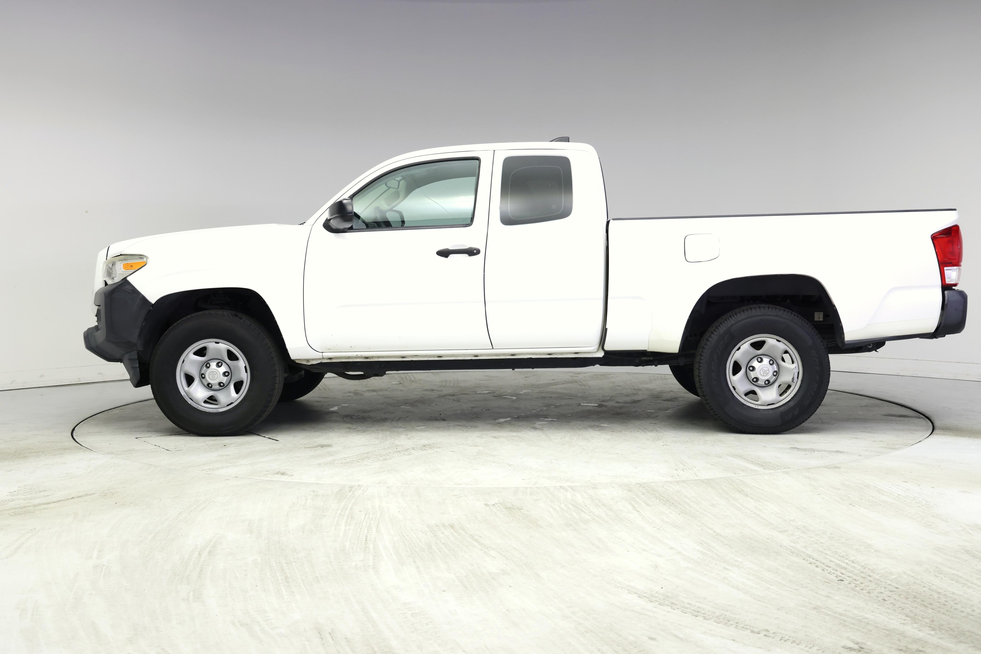 Thumbnail: 2017 Toyota Tacoma - 3