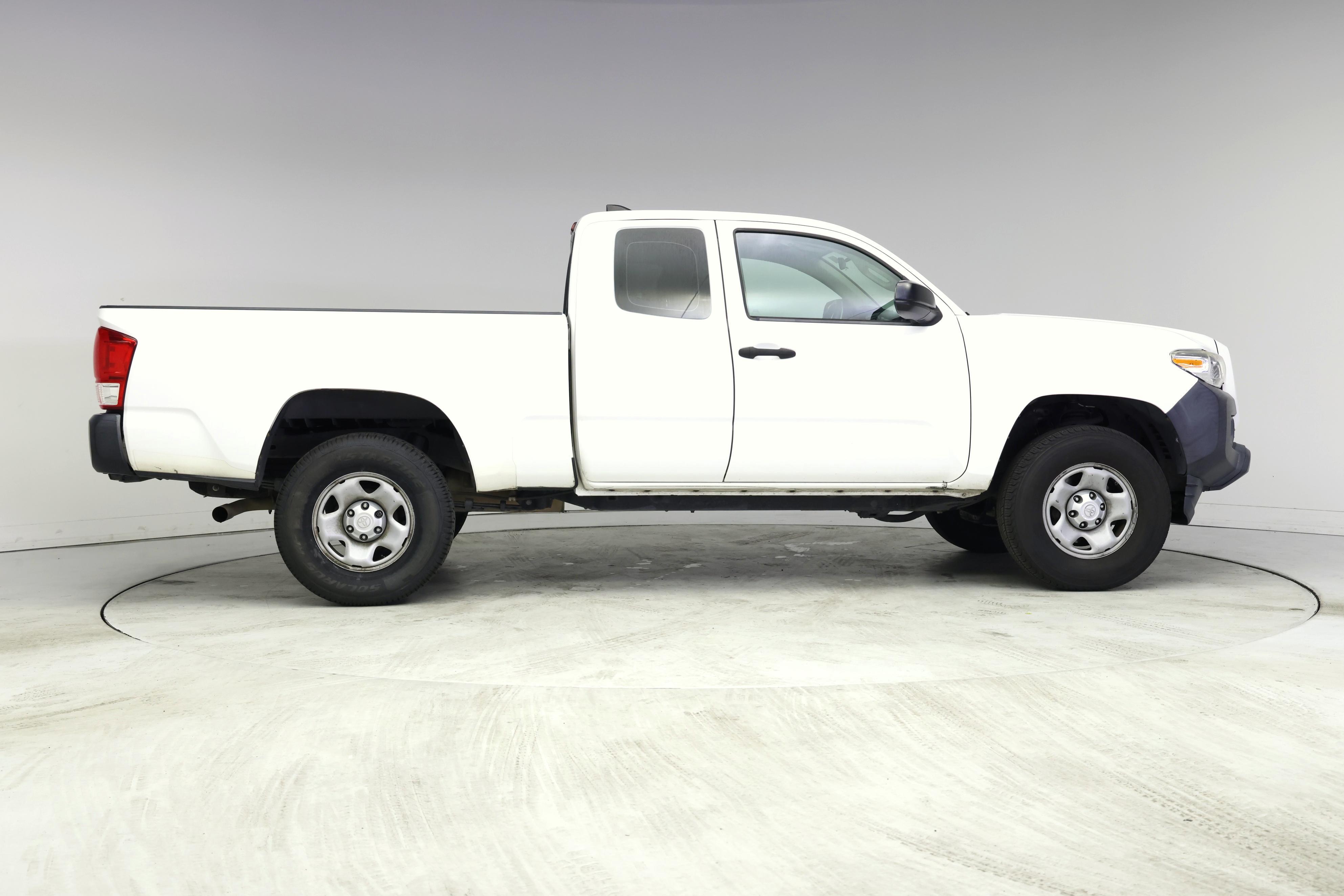 Thumbnail: 2017 Toyota Tacoma - 7