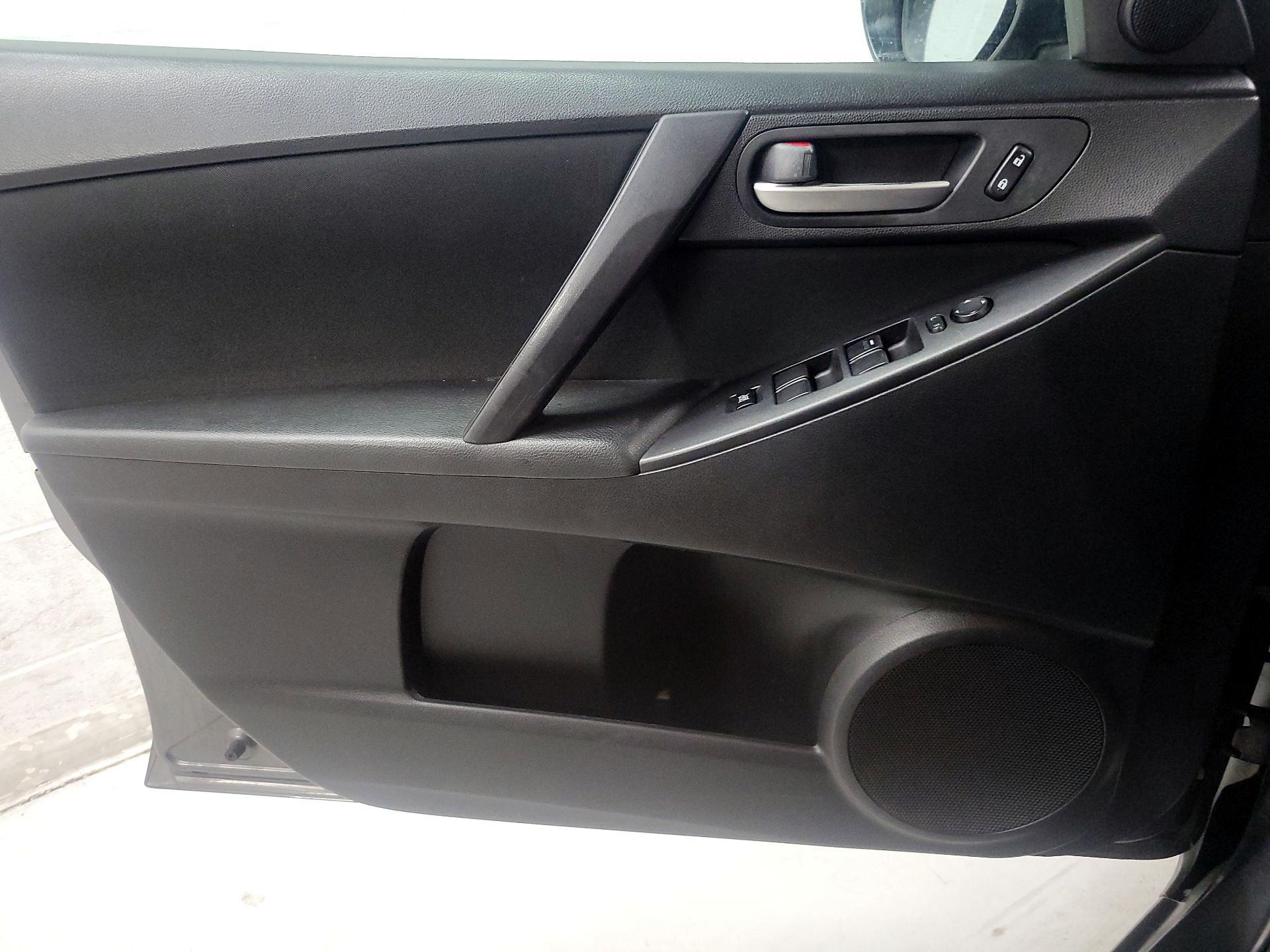 Thumbnail: 2013 Mazda Mazda3 - 12