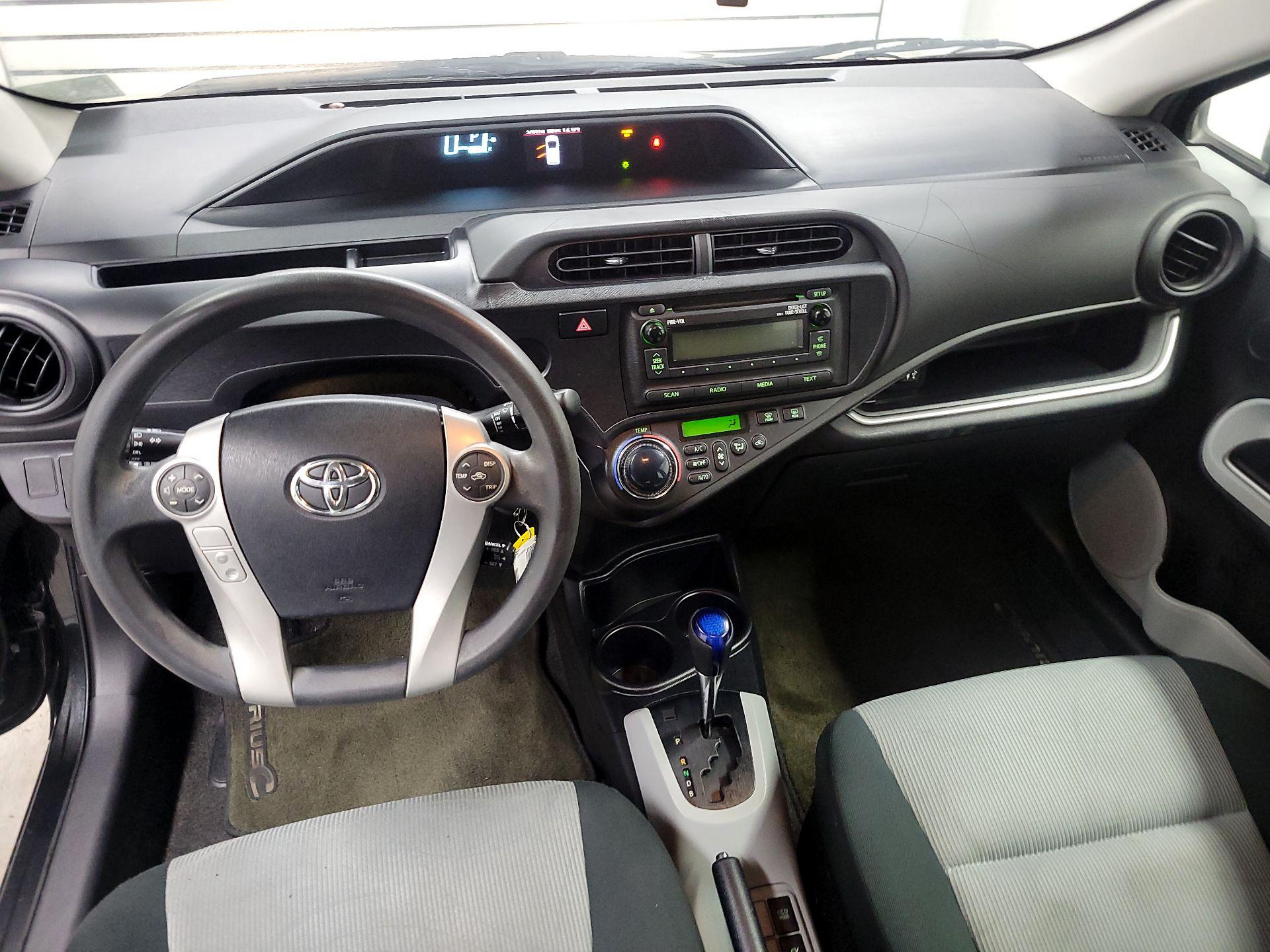 Thumbnail: 2014 Toyota Prius c - 9