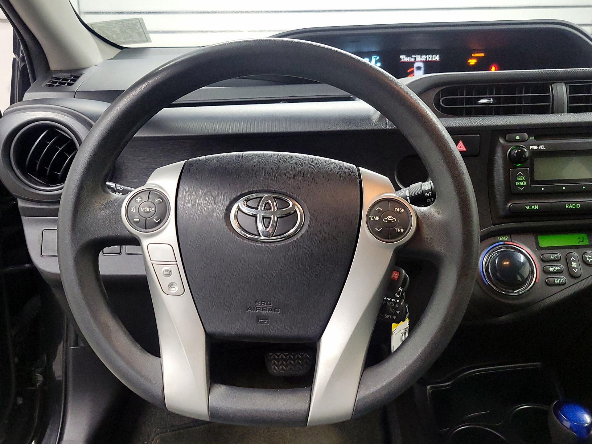 Thumbnail: 2014 Toyota Prius c - 10
