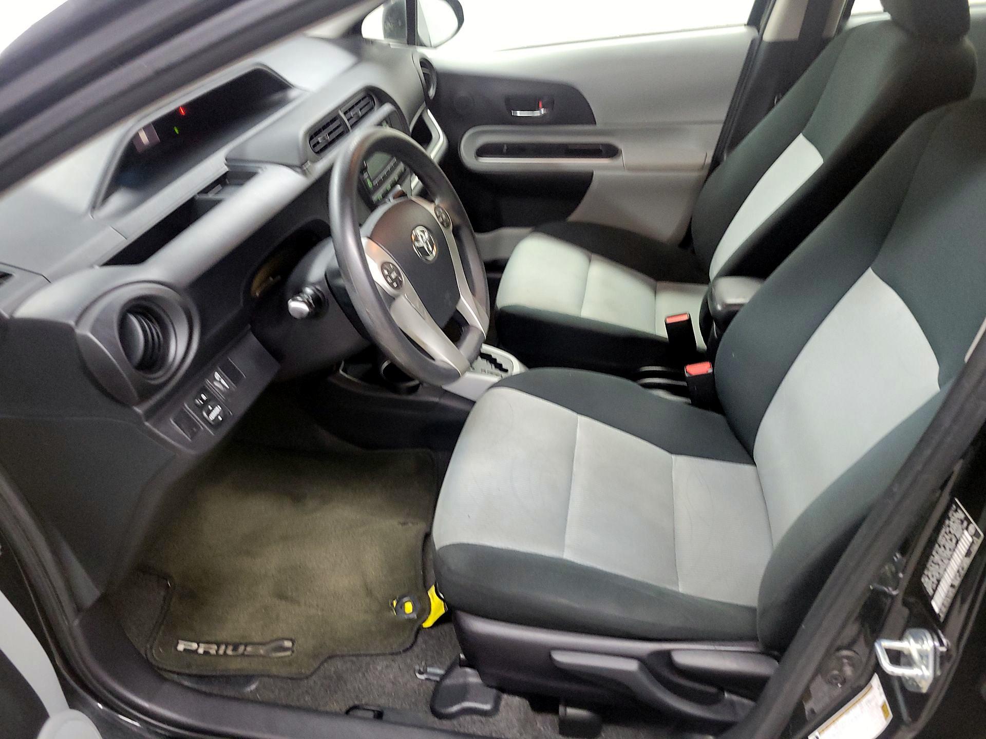 Thumbnail: 2014 Toyota Prius c - 11