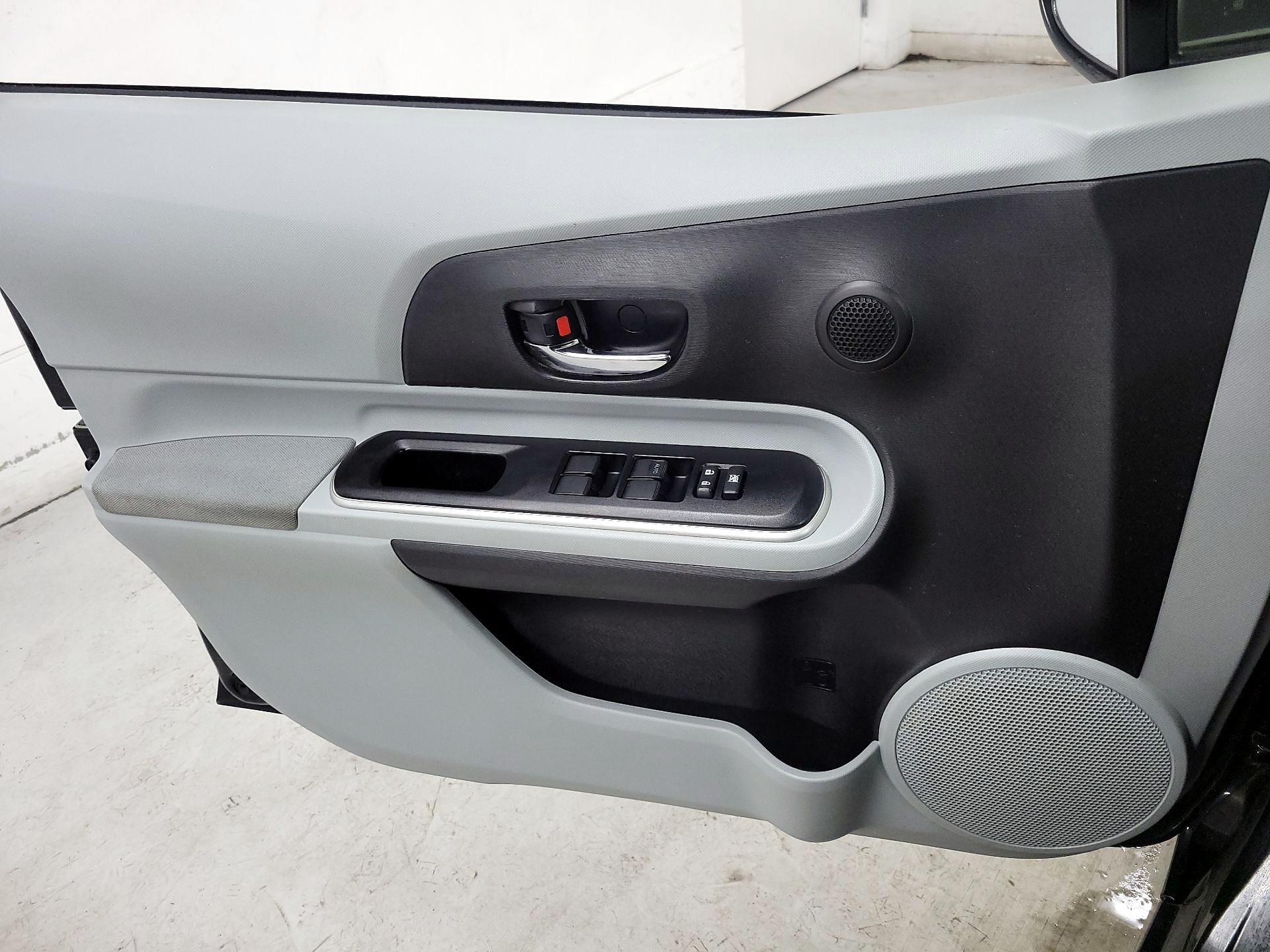 Thumbnail: 2014 Toyota Prius c - 12