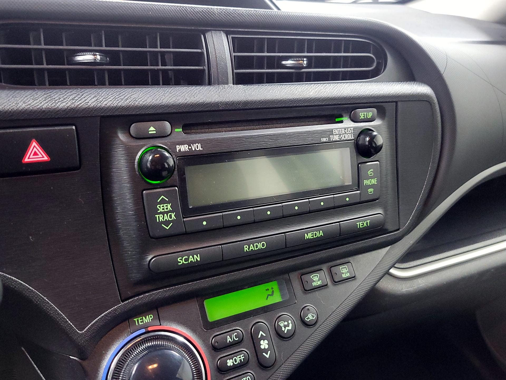 Thumbnail: 2014 Toyota Prius c - 15