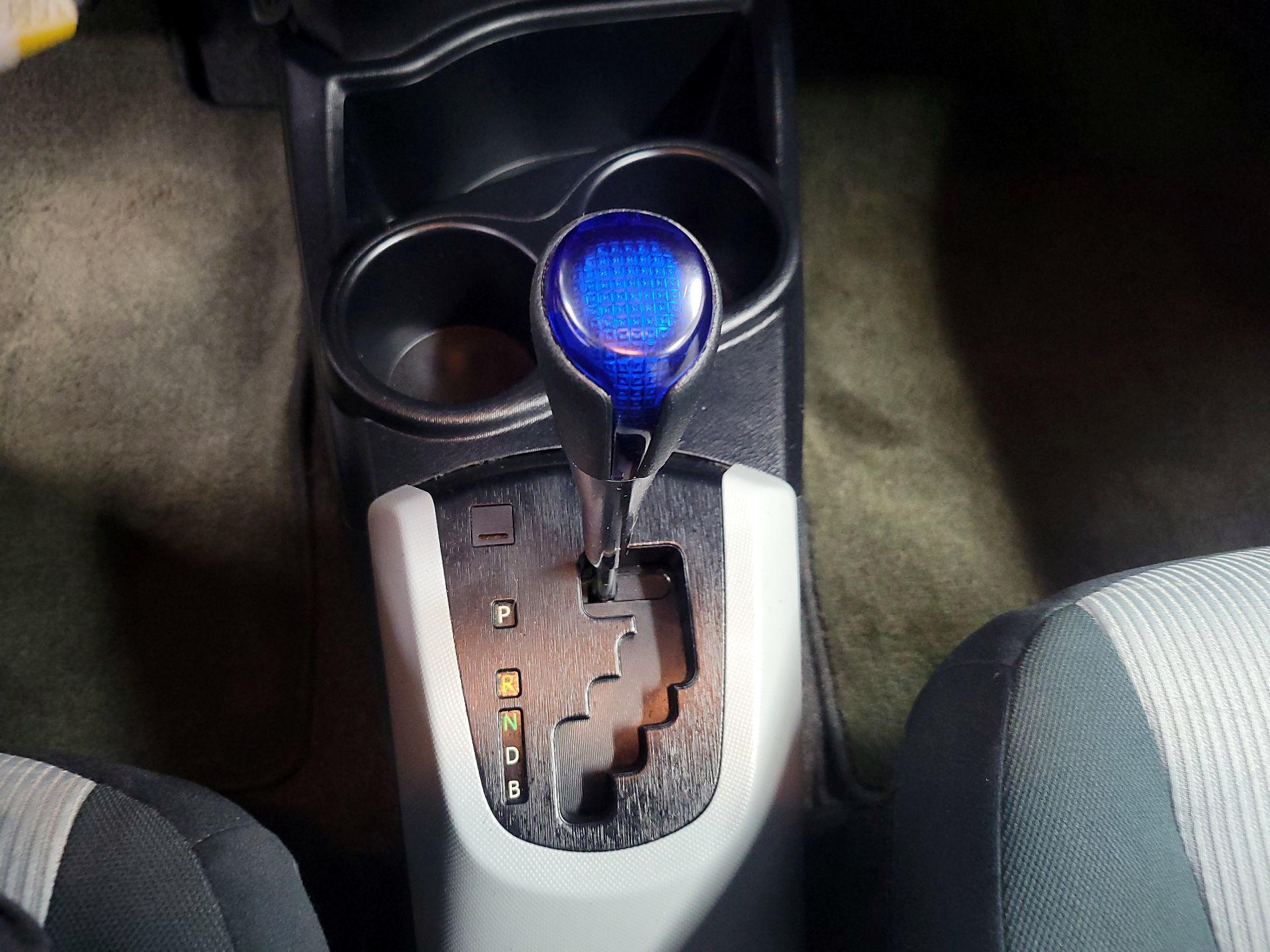 Thumbnail: 2014 Toyota Prius c - 17
