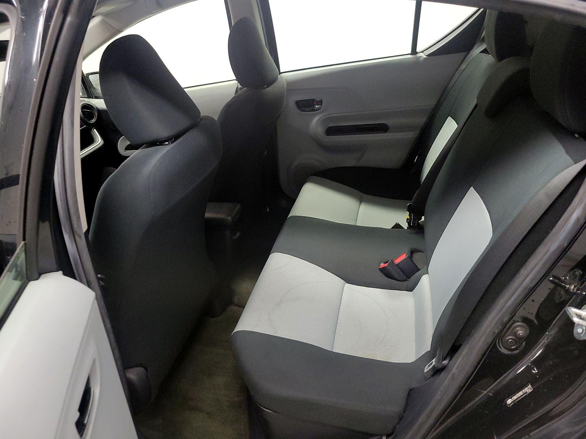 Thumbnail: 2014 Toyota Prius c - 18