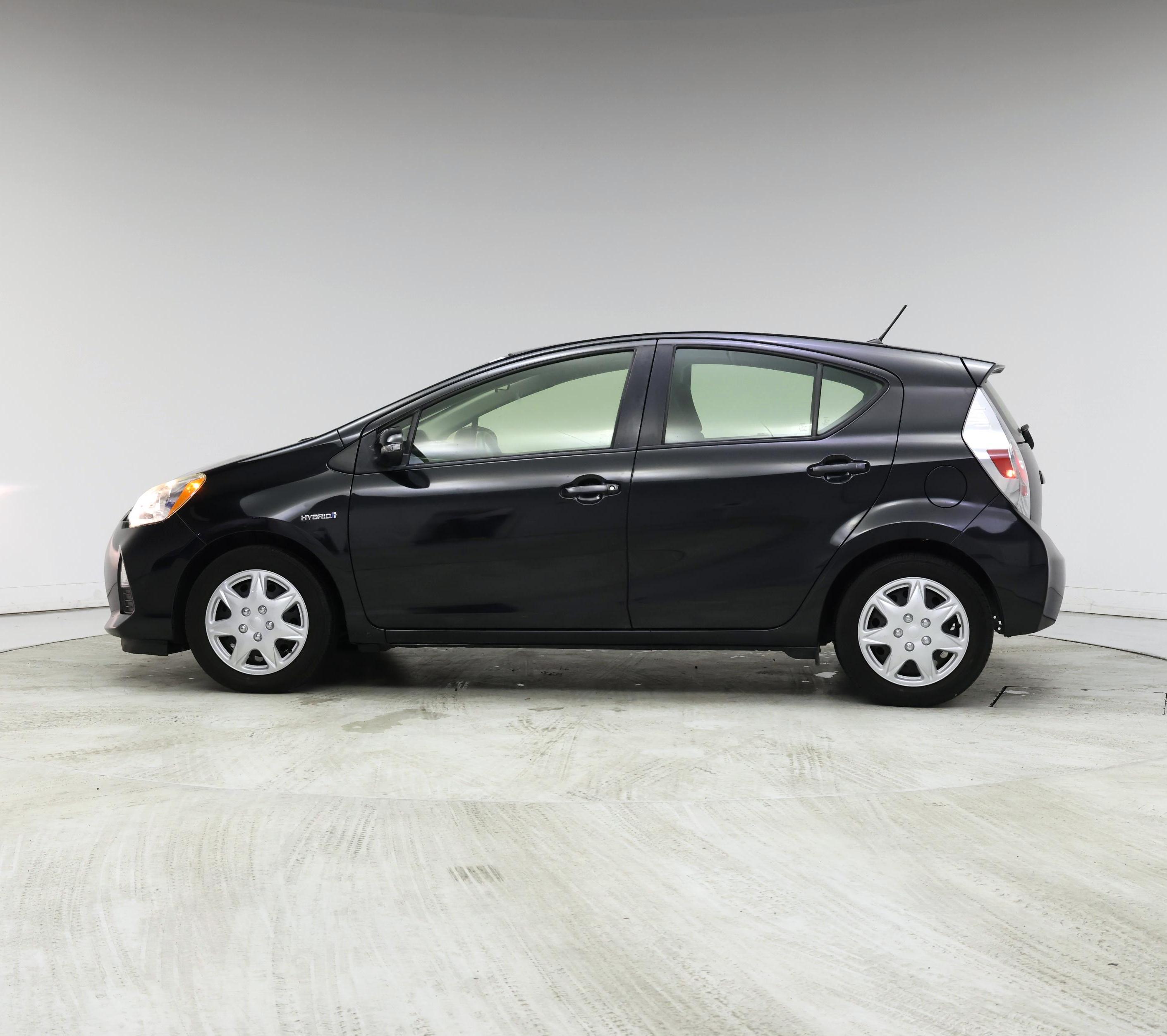 Thumbnail: 2014 Toyota Prius c - 3