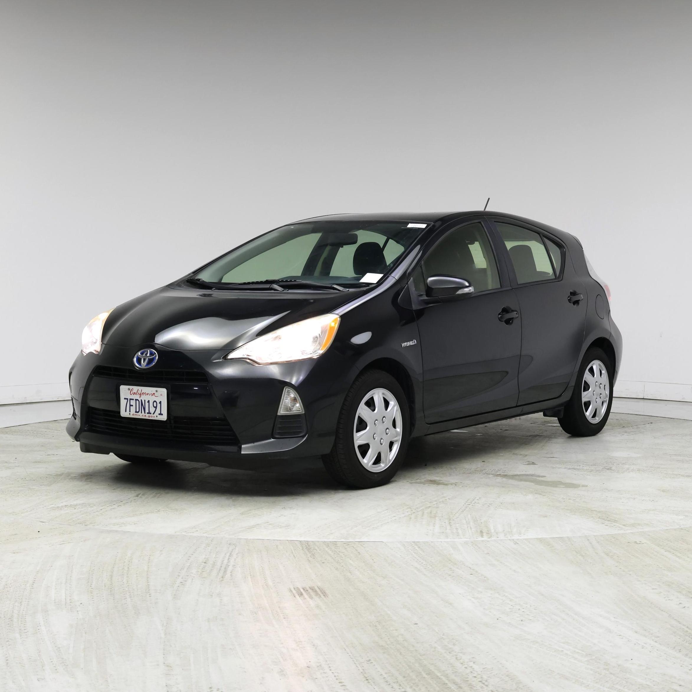 Thumbnail: 2014 Toyota Prius c - 4