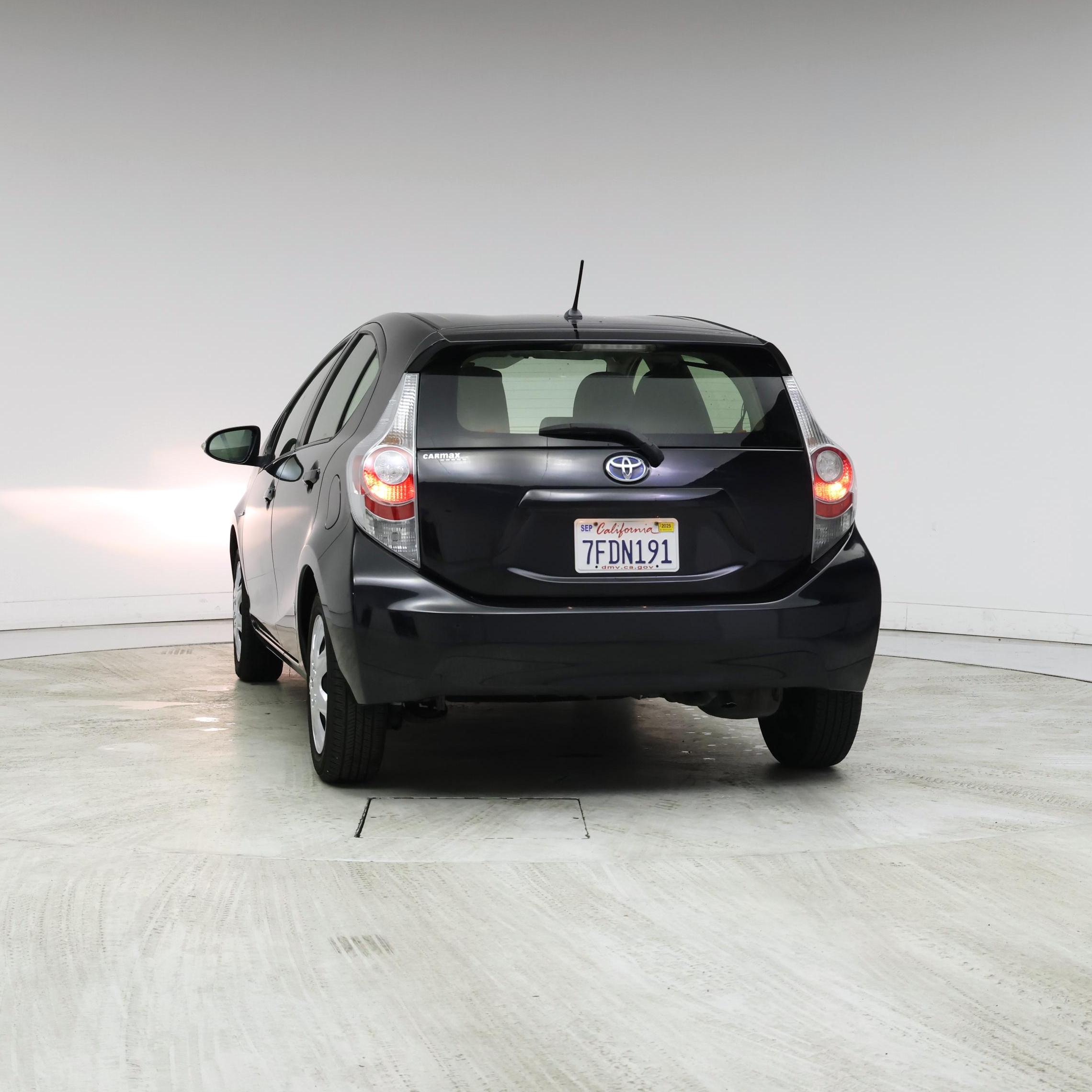 Thumbnail: 2014 Toyota Prius c - 6