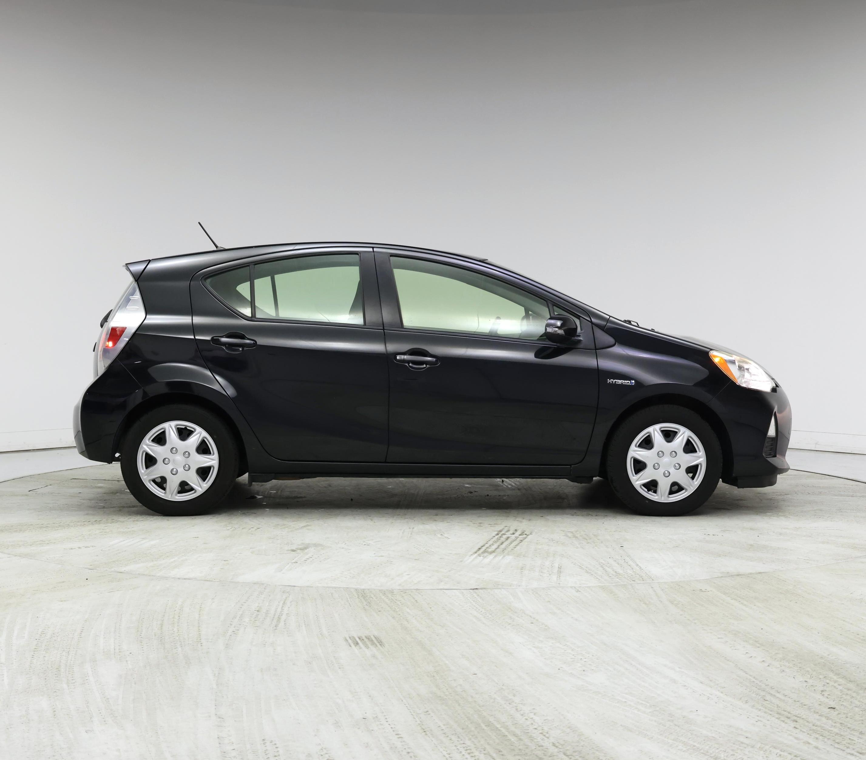 Thumbnail: 2014 Toyota Prius c - 7