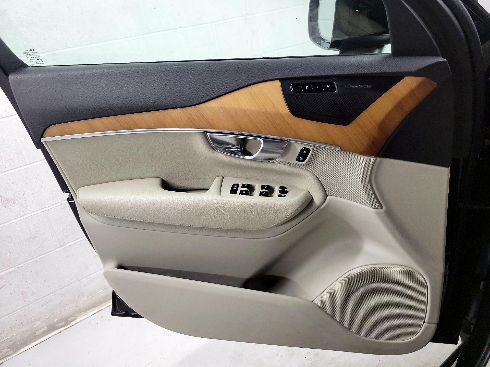 Thumbnail: 2021 Volvo XC90 - 12