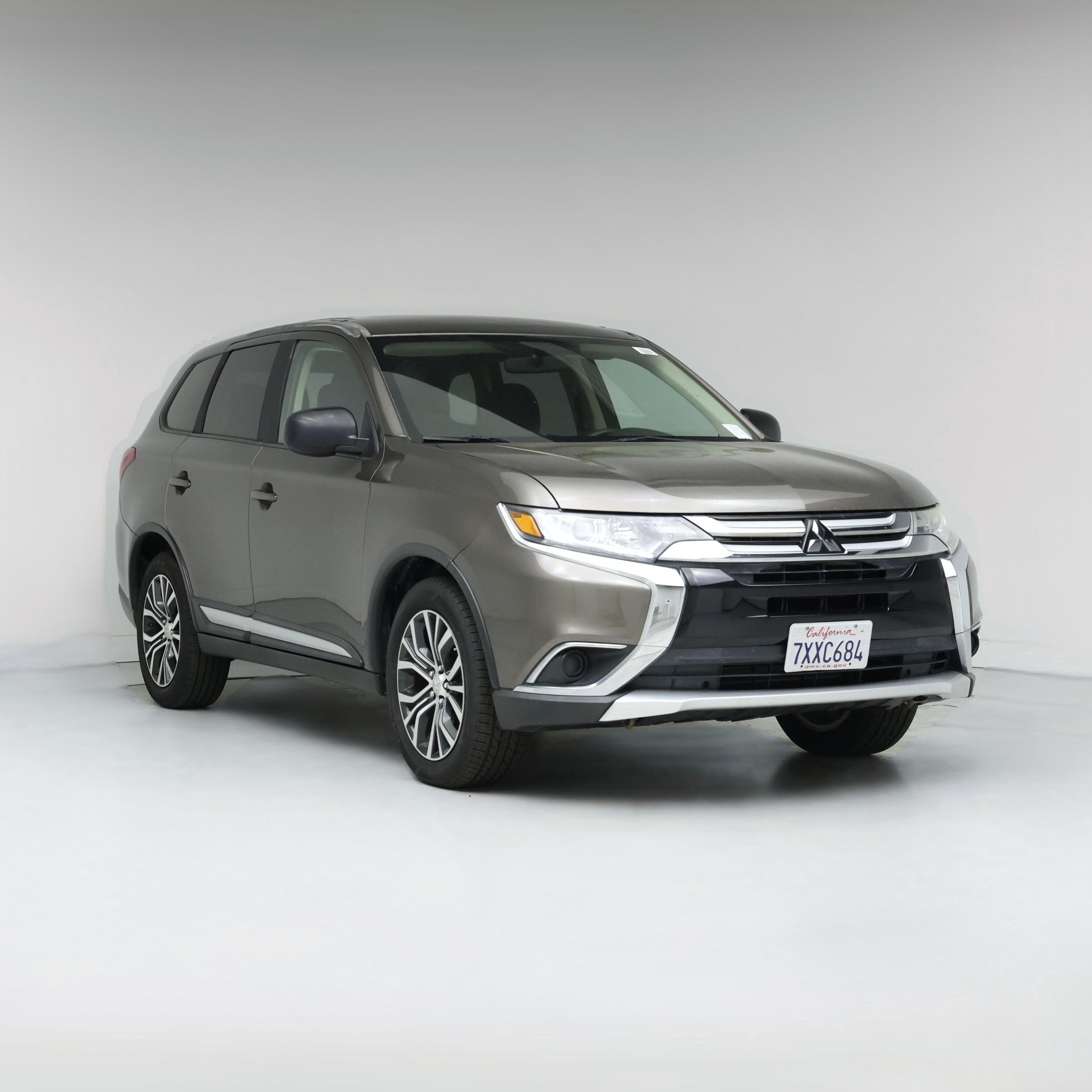 Thumbnail: 2017 Mitsubishi Outlander - 1