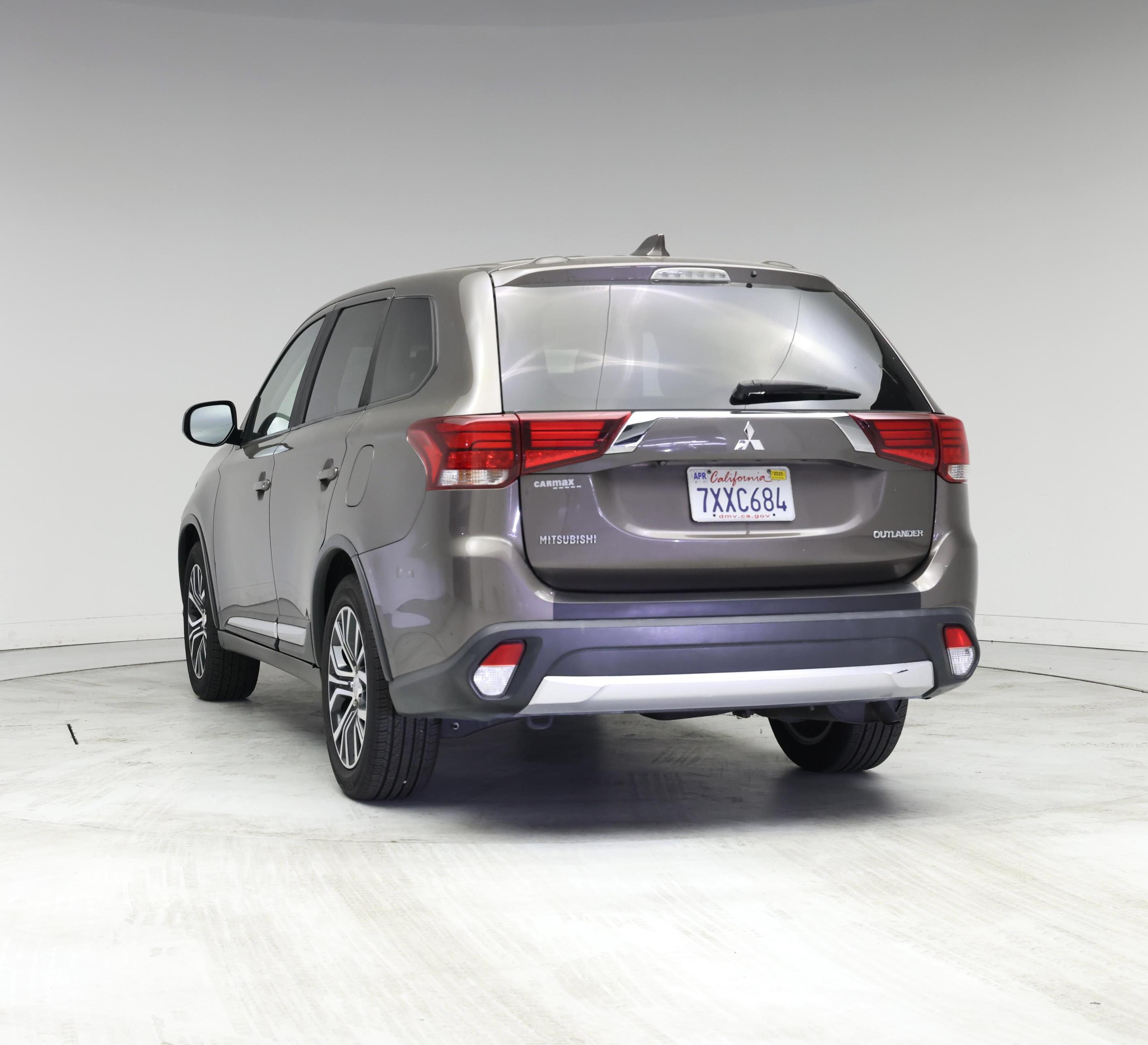 Thumbnail: 2017 Mitsubishi Outlander - 2